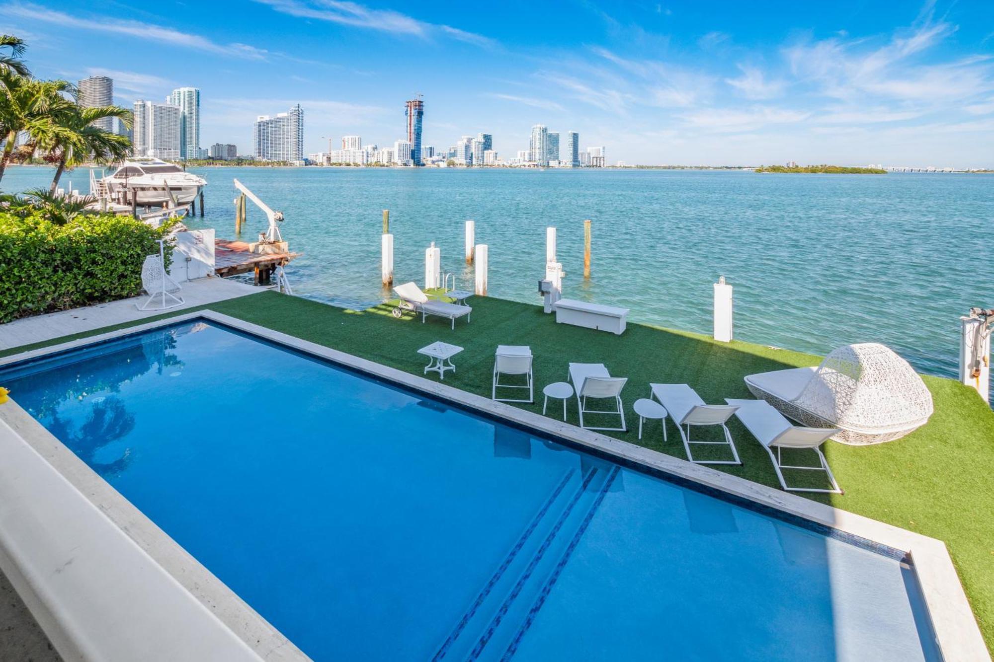 Villa Experience Opulence Your Exclusive Waterfront Sanctuary In Miami