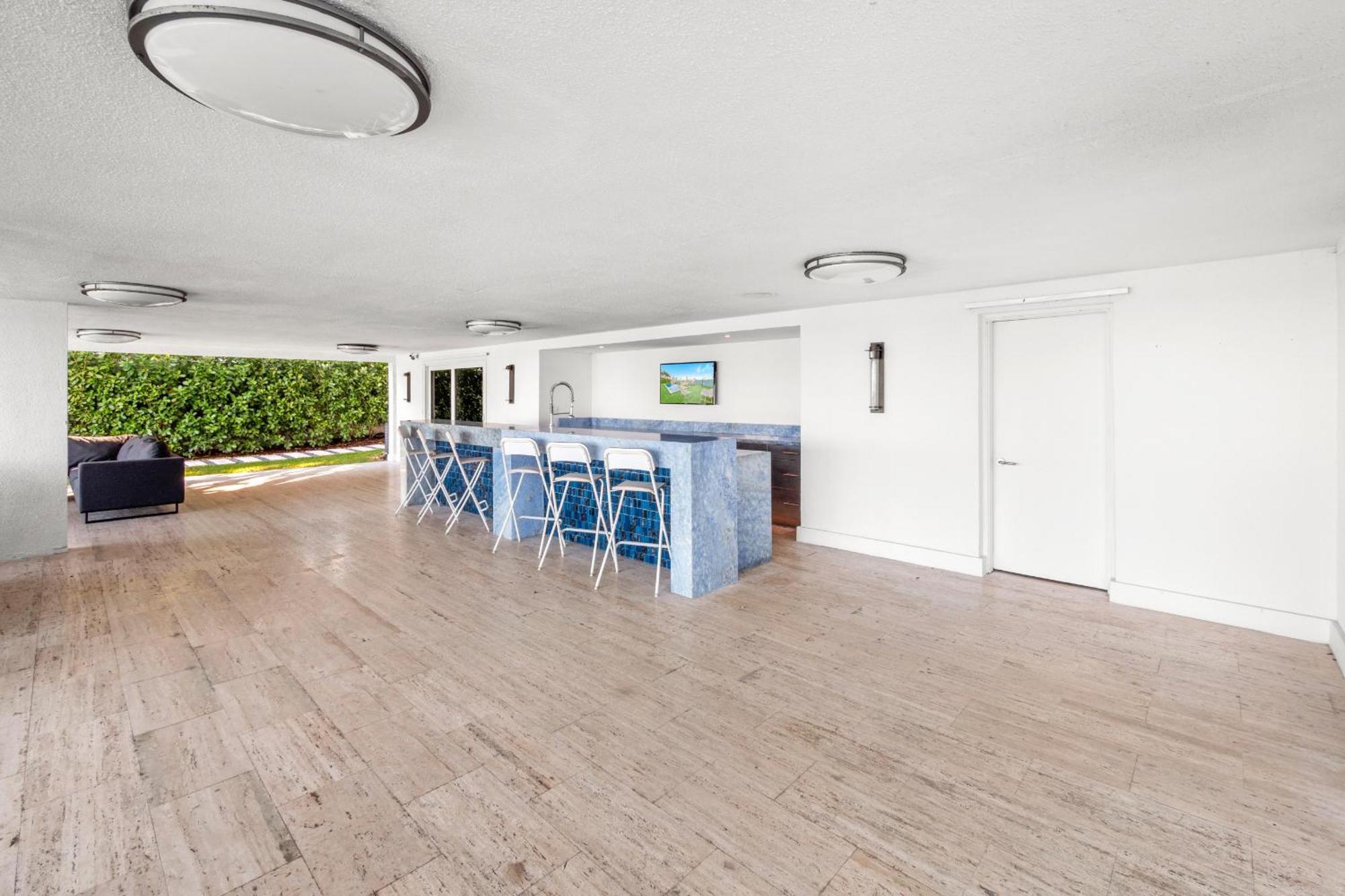 Villa Experience Opulence Your Exclusive Waterfront Sanctuary In *