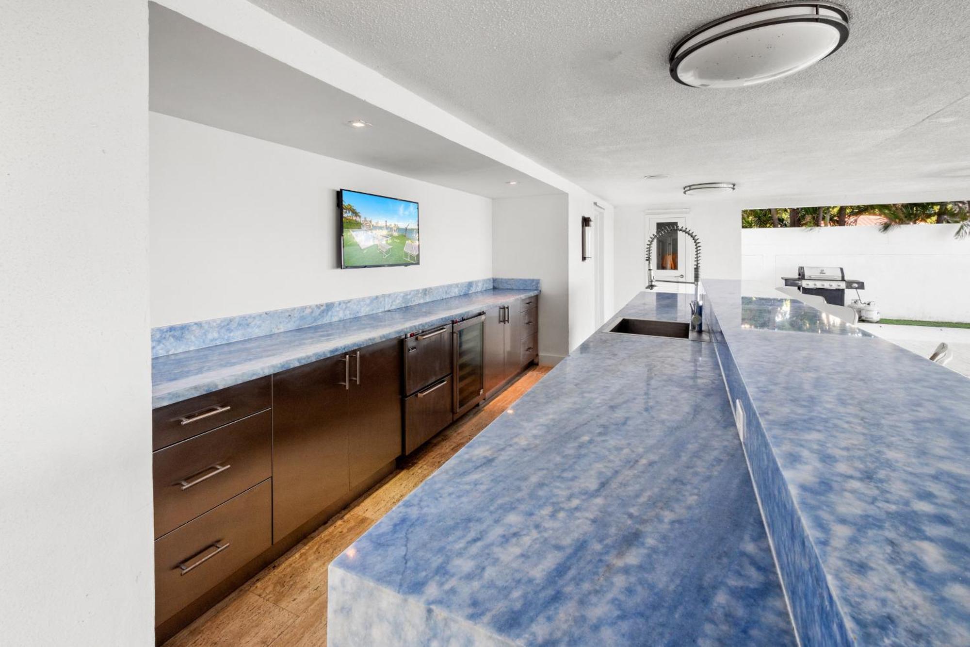 Experience Opulence Your Exclusive Waterfront Sanctuary In * Miami