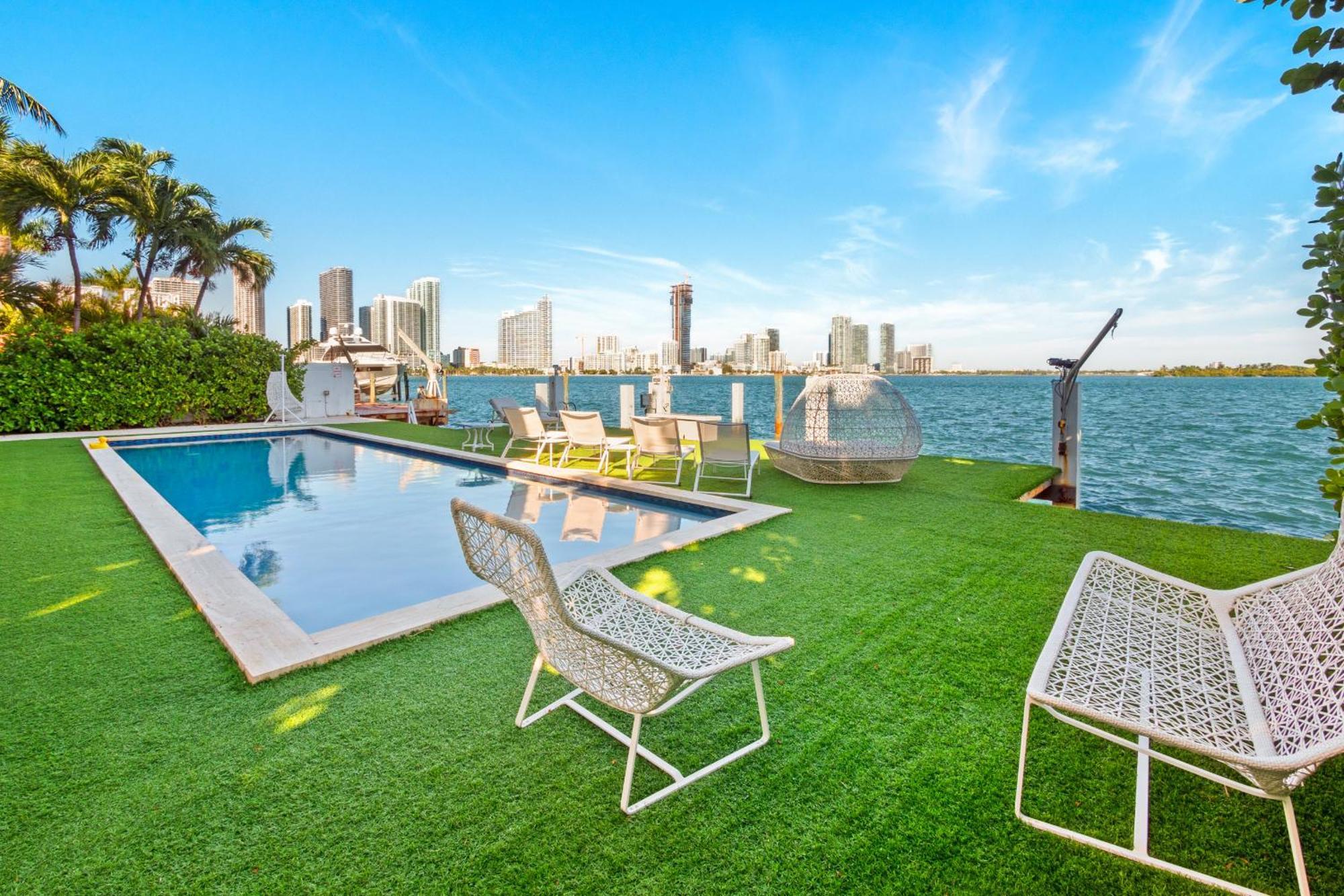 Villa Experience Opulence Your Exclusive Waterfront Sanctuary In Miami