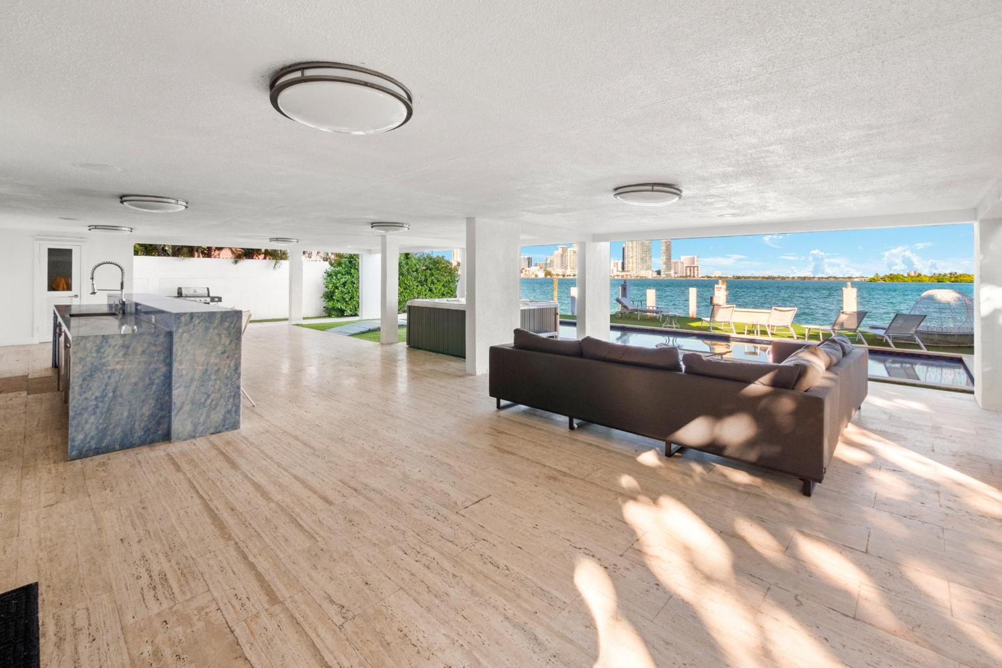 Experience Opulence Your Exclusive Waterfront Sanctuary In Villa Miami