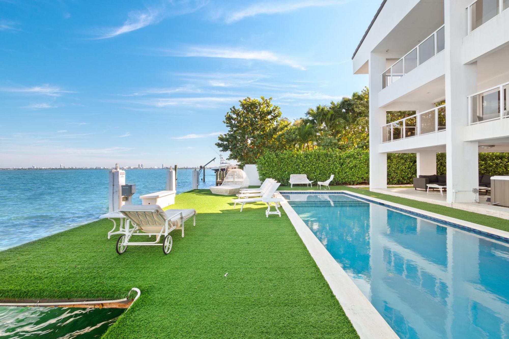 Experience Opulence Your Exclusive Waterfront Sanctuary In Villa Miami