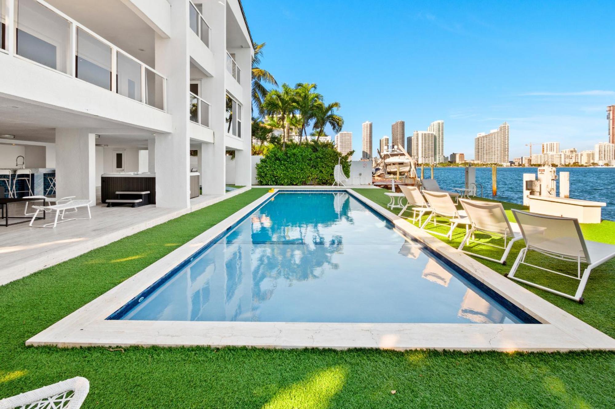 Experience Opulence Your Exclusive Waterfront Sanctuary In Villa Miami