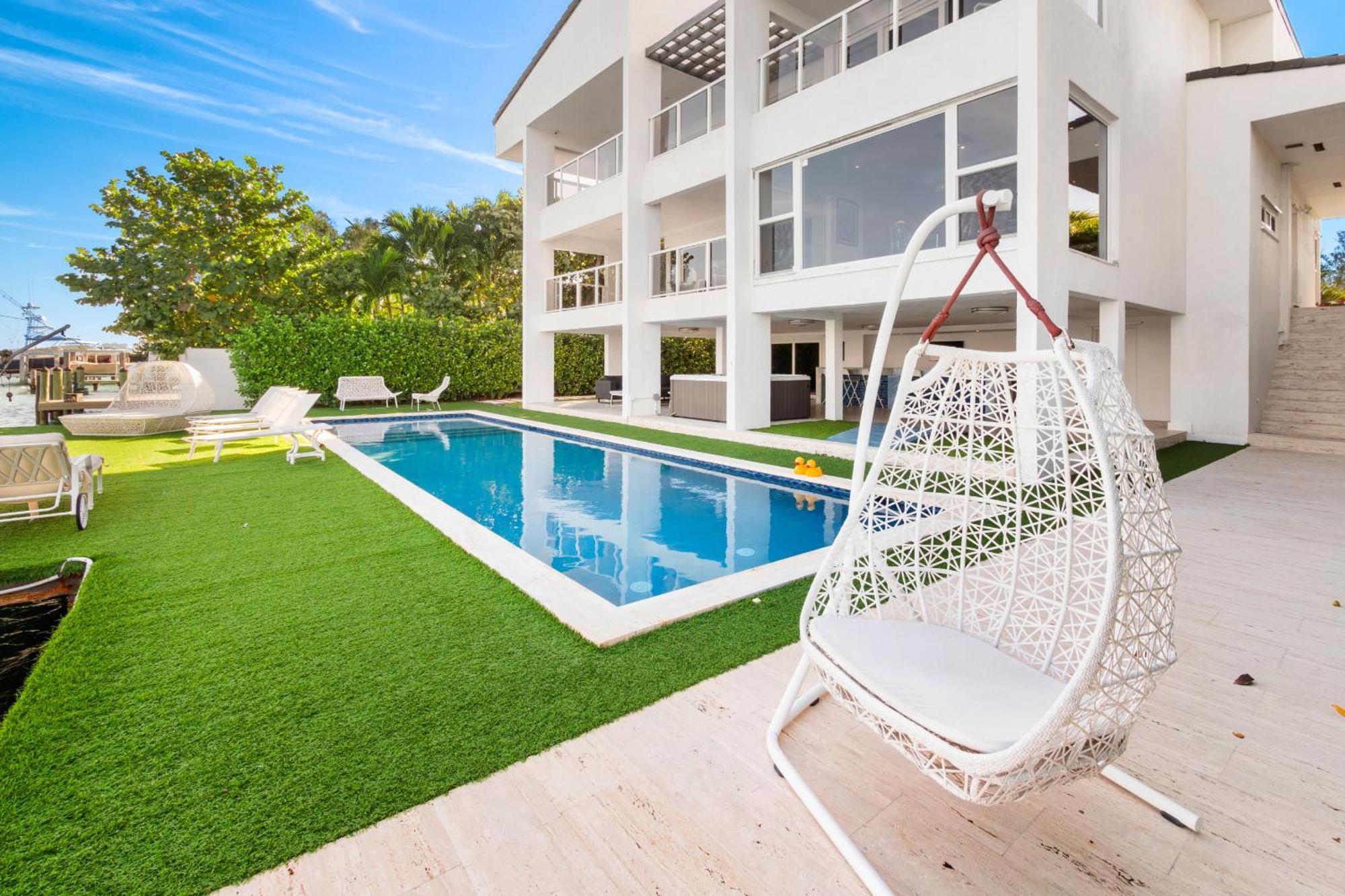 Villa Experience Opulence Your Exclusive Waterfront Sanctuary In *