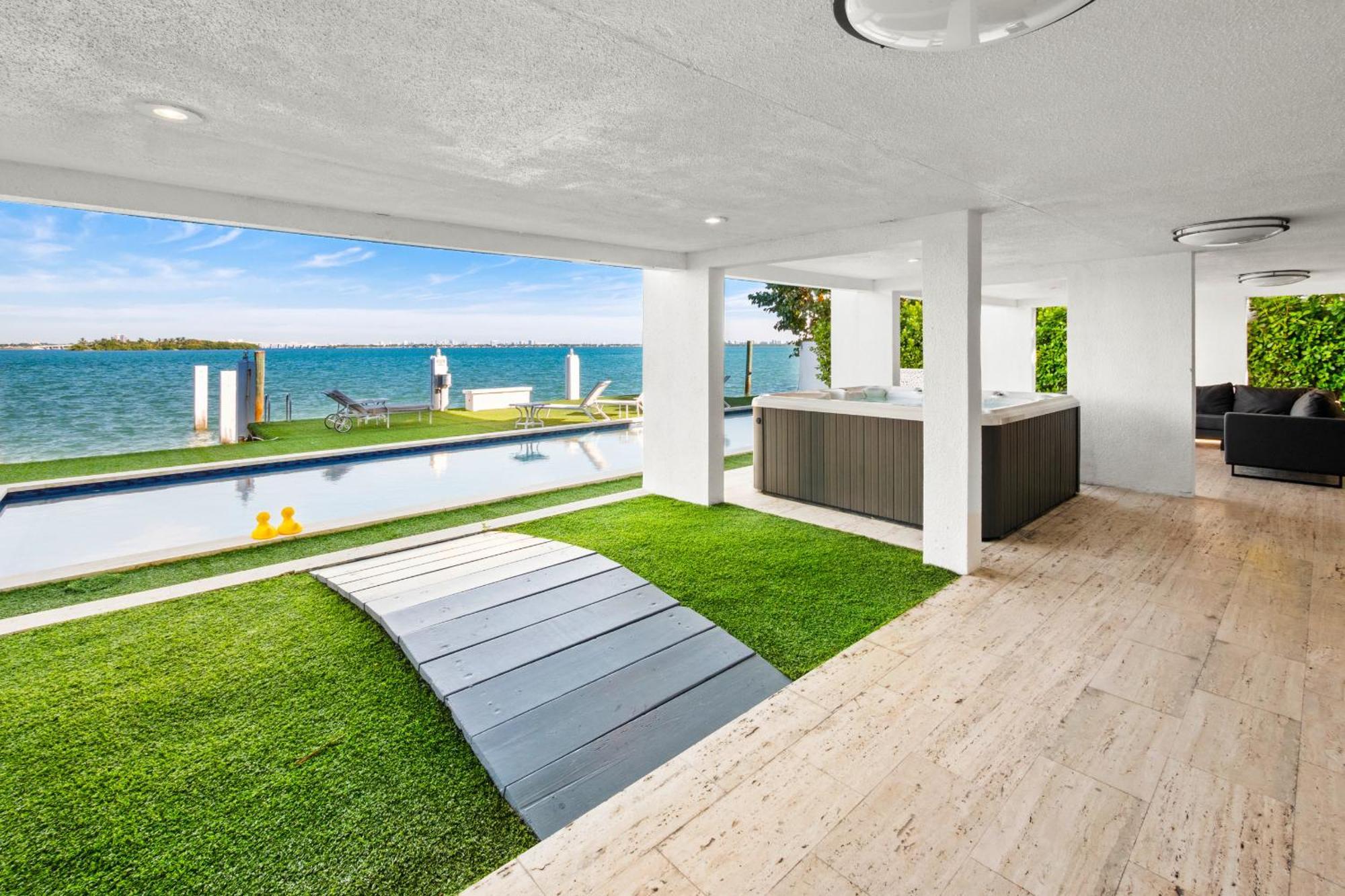 Experience Opulence Your Exclusive Waterfront Sanctuary In Villa Miami