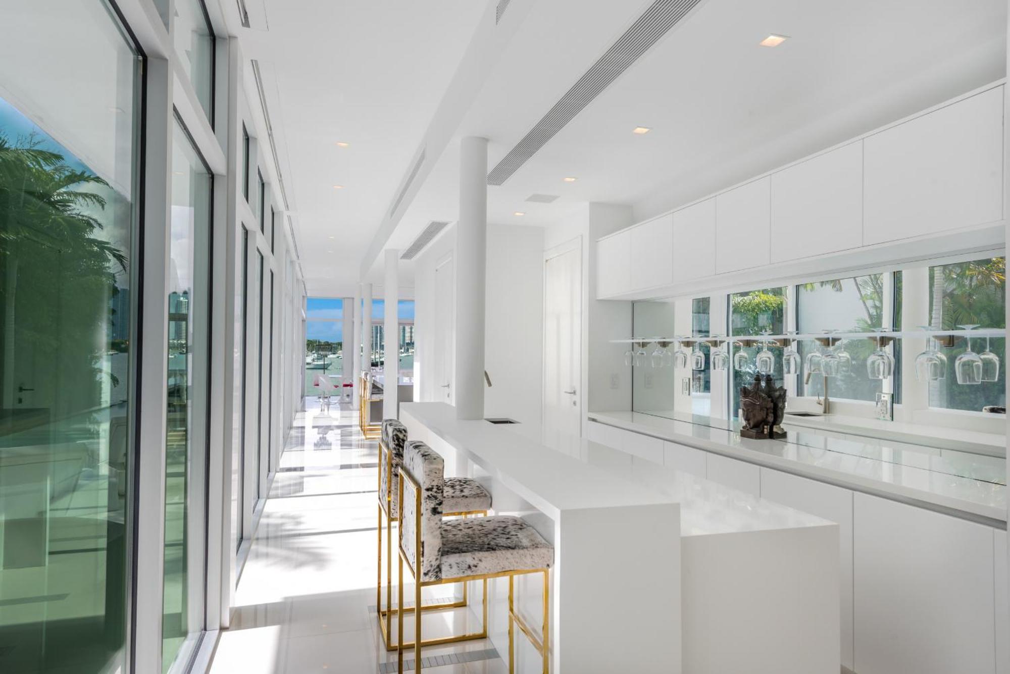 Indulge In Waterfront Elegance Your Ultra Luxury Estate Beckons! *