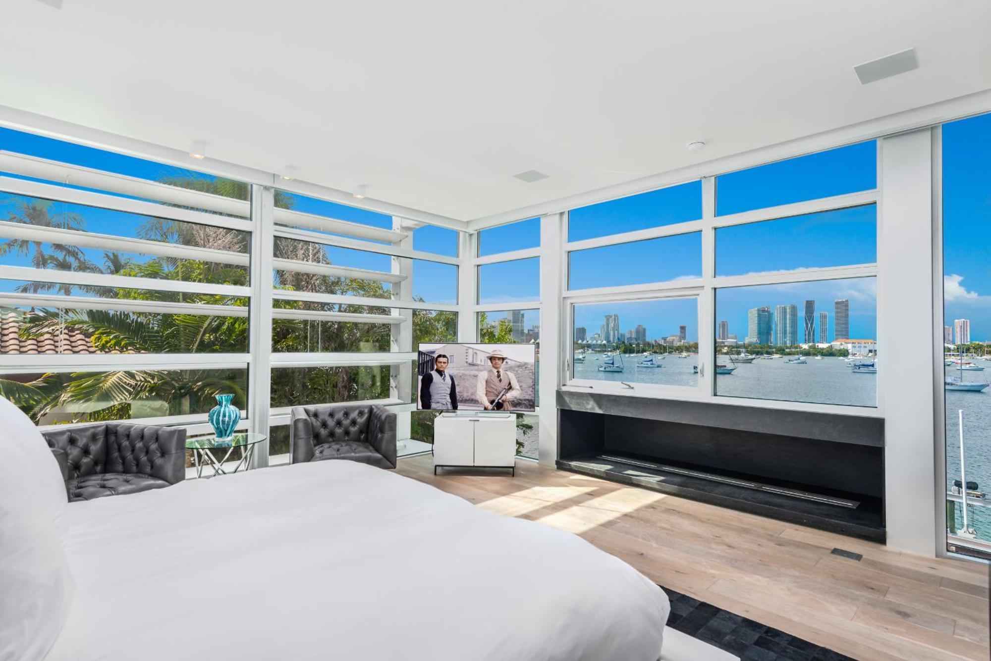 Indulge In Waterfront Elegance Your Ultra Luxury Estate Beckons! *