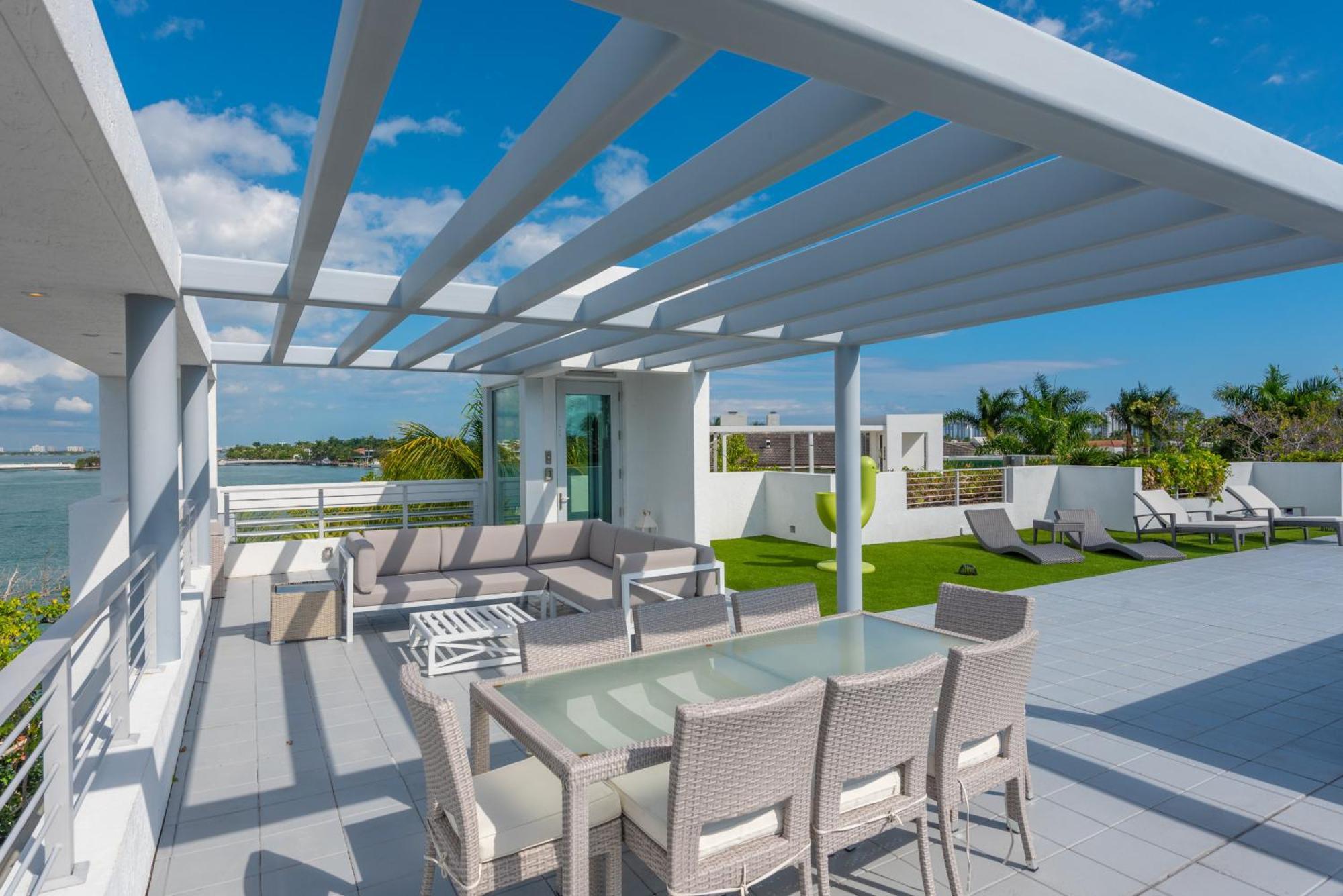 Indulge In Waterfront Elegance Your Ultra Luxury Estate Beckons!
