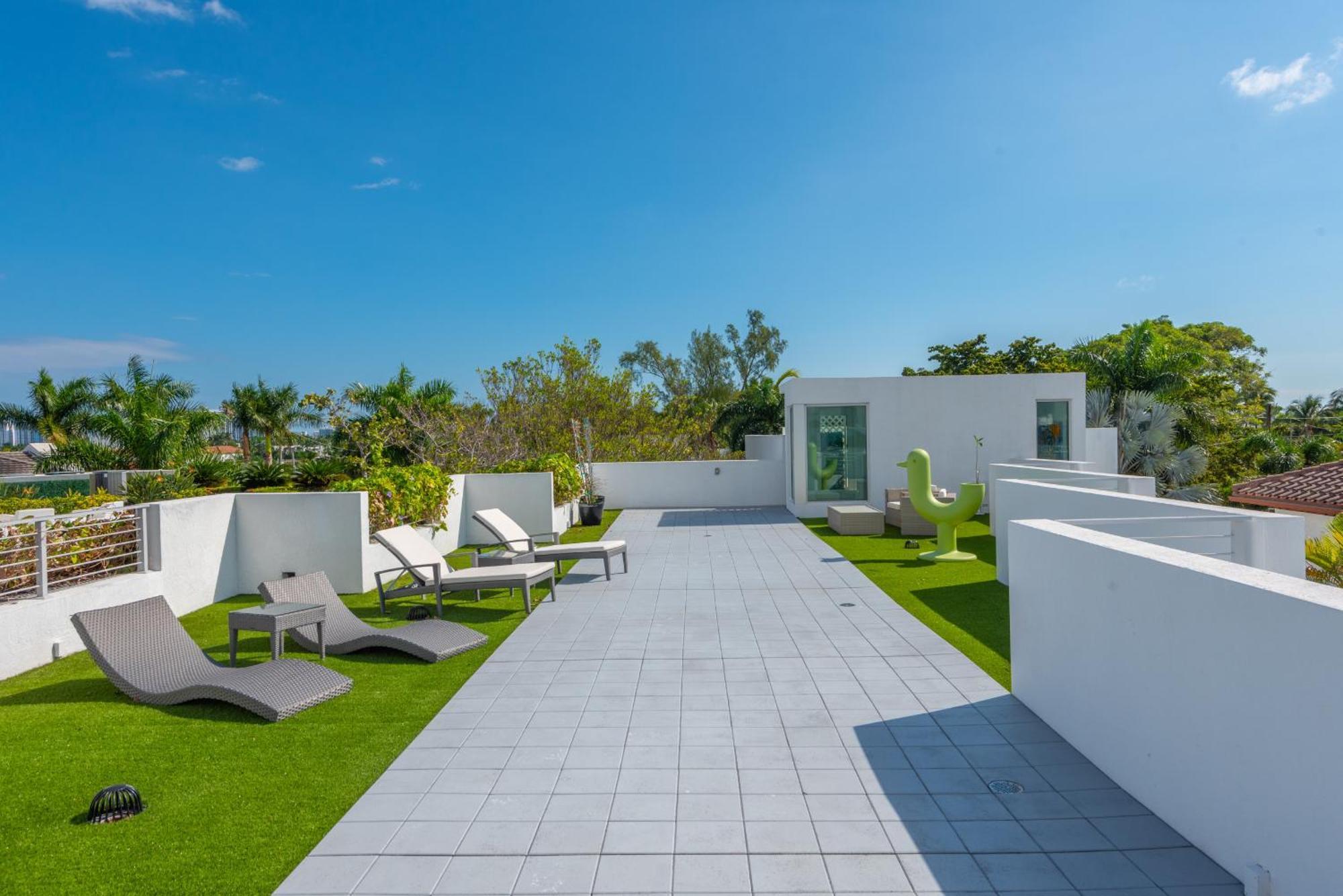 Villa Indulge In Waterfront Elegance Your Ultra Luxury Estate Beckons!