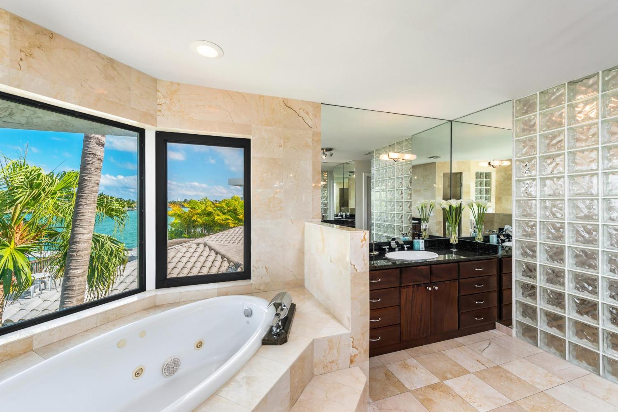 Villa Discover Serenity By The Your Exclusive Escape! Miami