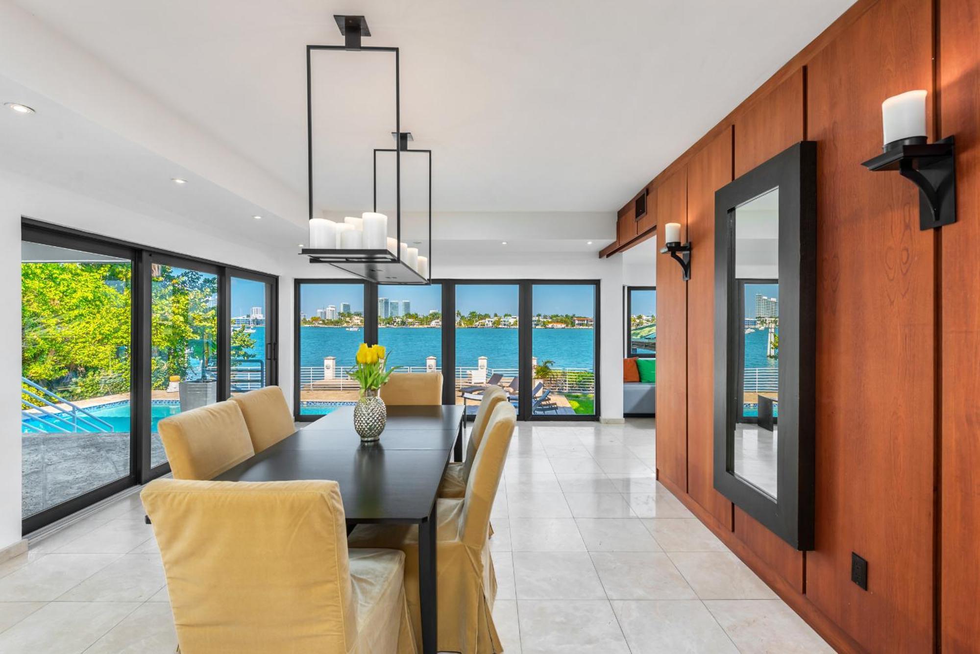Discover Serenity By The Your Exclusive Escape! Villa Miami