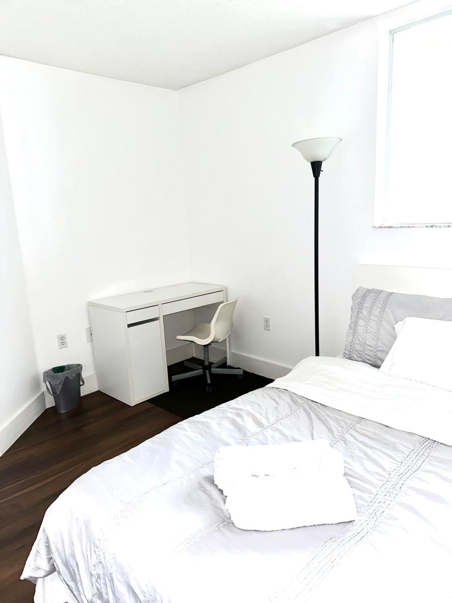 Homestay Private Bedroom 1 Block From Downtown Miami
