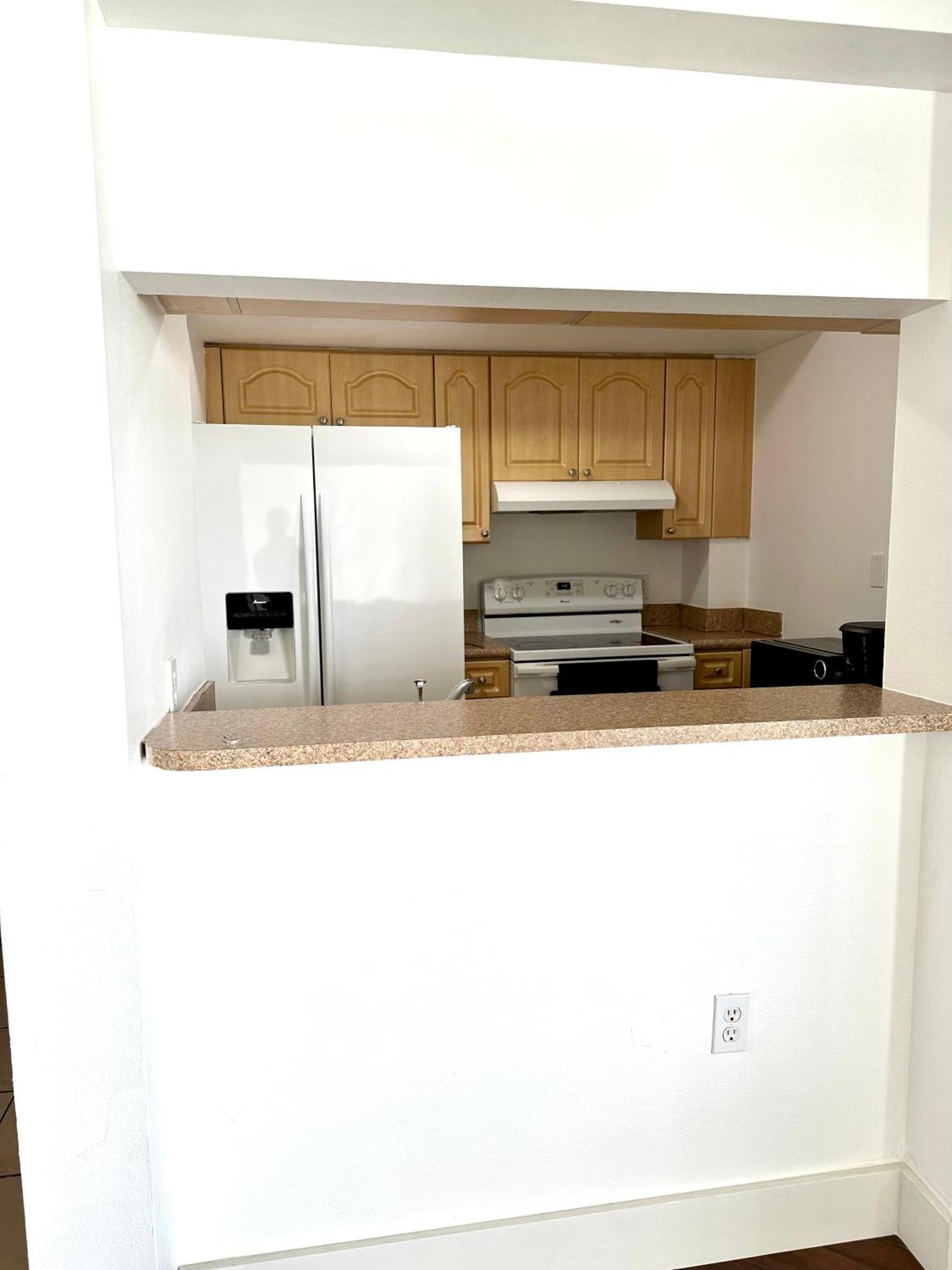 Private Bedroom 1 Block From Downtown * Miami