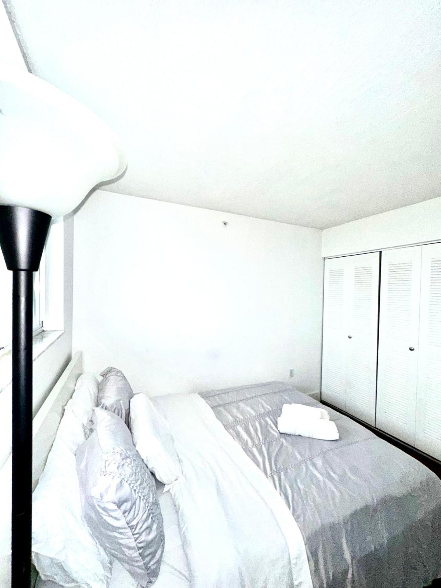 Private Bedroom 1 Block From Downtown Miami