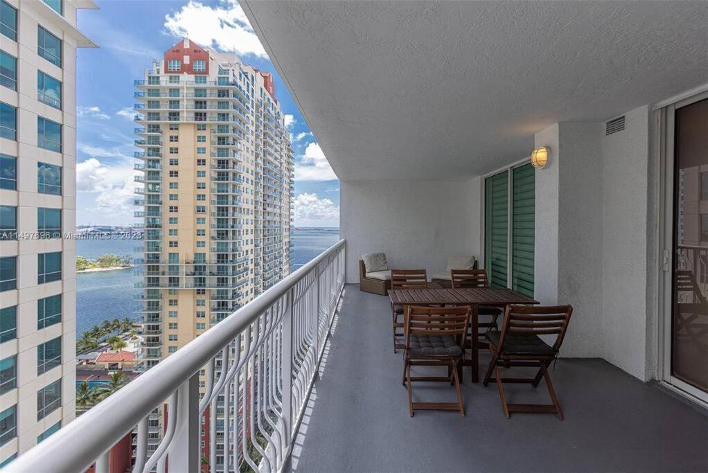Entire In Brickell Steps From Brickell Centre Apartment