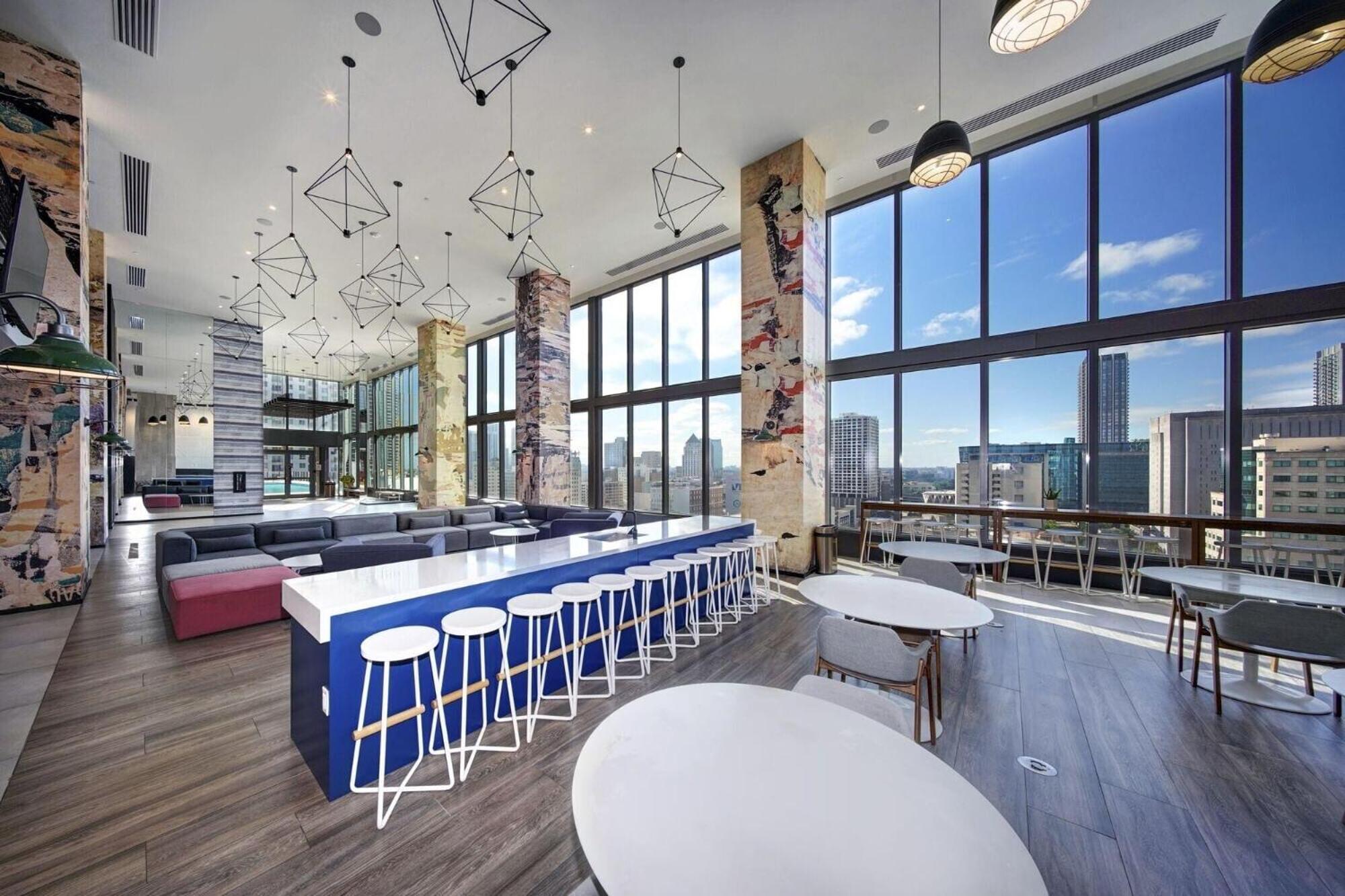 Incredible Unit In The Heart Of Downtown *