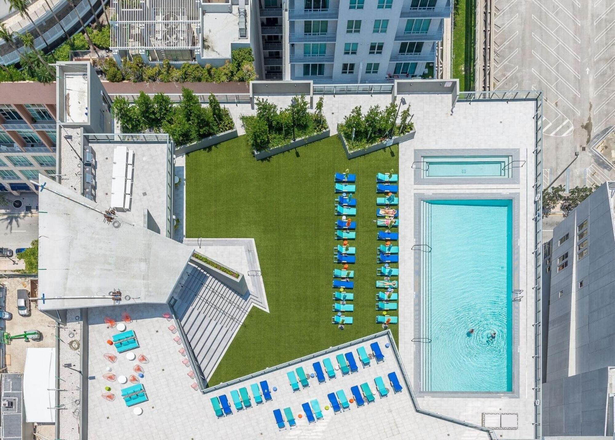 Incredible Unit In The Heart Of Downtown Apartment
