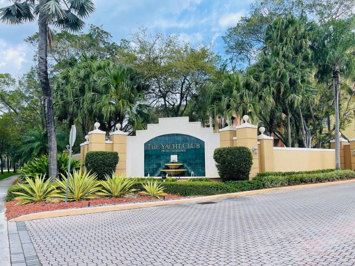 2 Luxury Bedrooms At Yacht Club De Aventura Apartment Miami