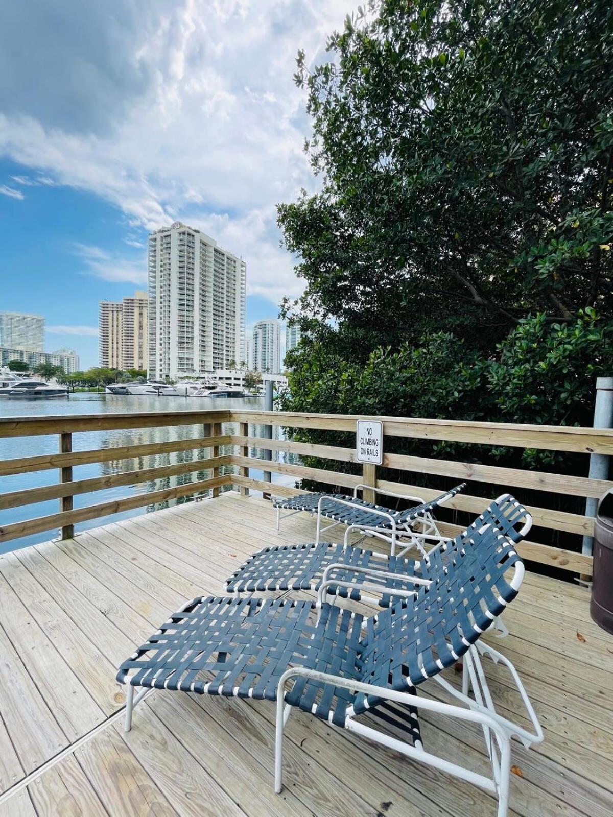 2 Luxury Bedrooms At Yacht Club De Aventura Apartment