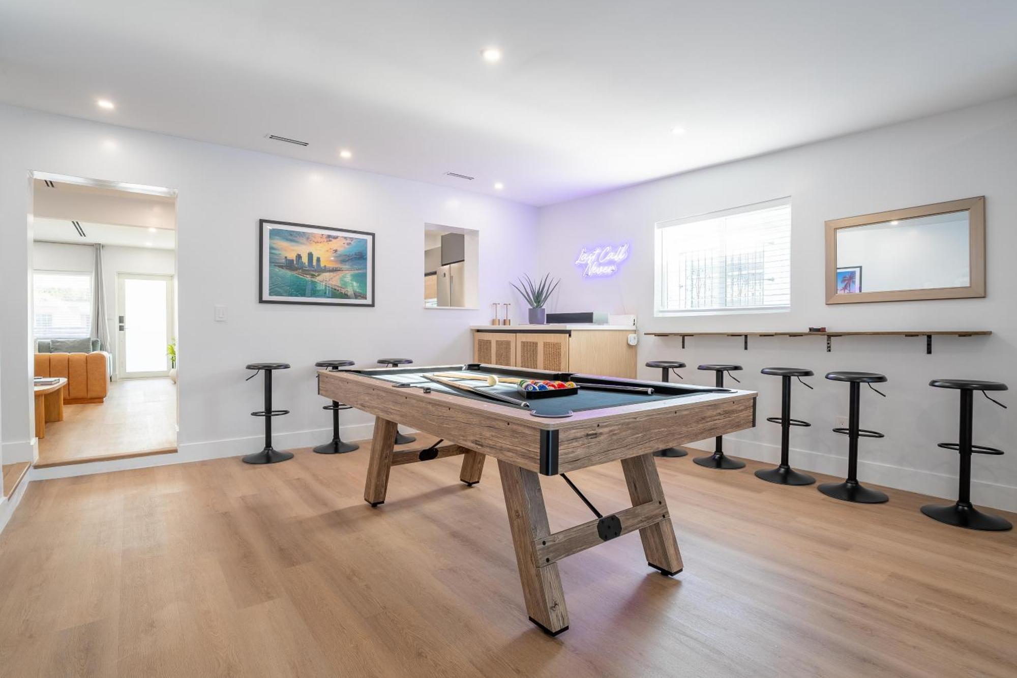Apartment 5br Hottubpooltableminigolf 7 Min To Wynwood Miami