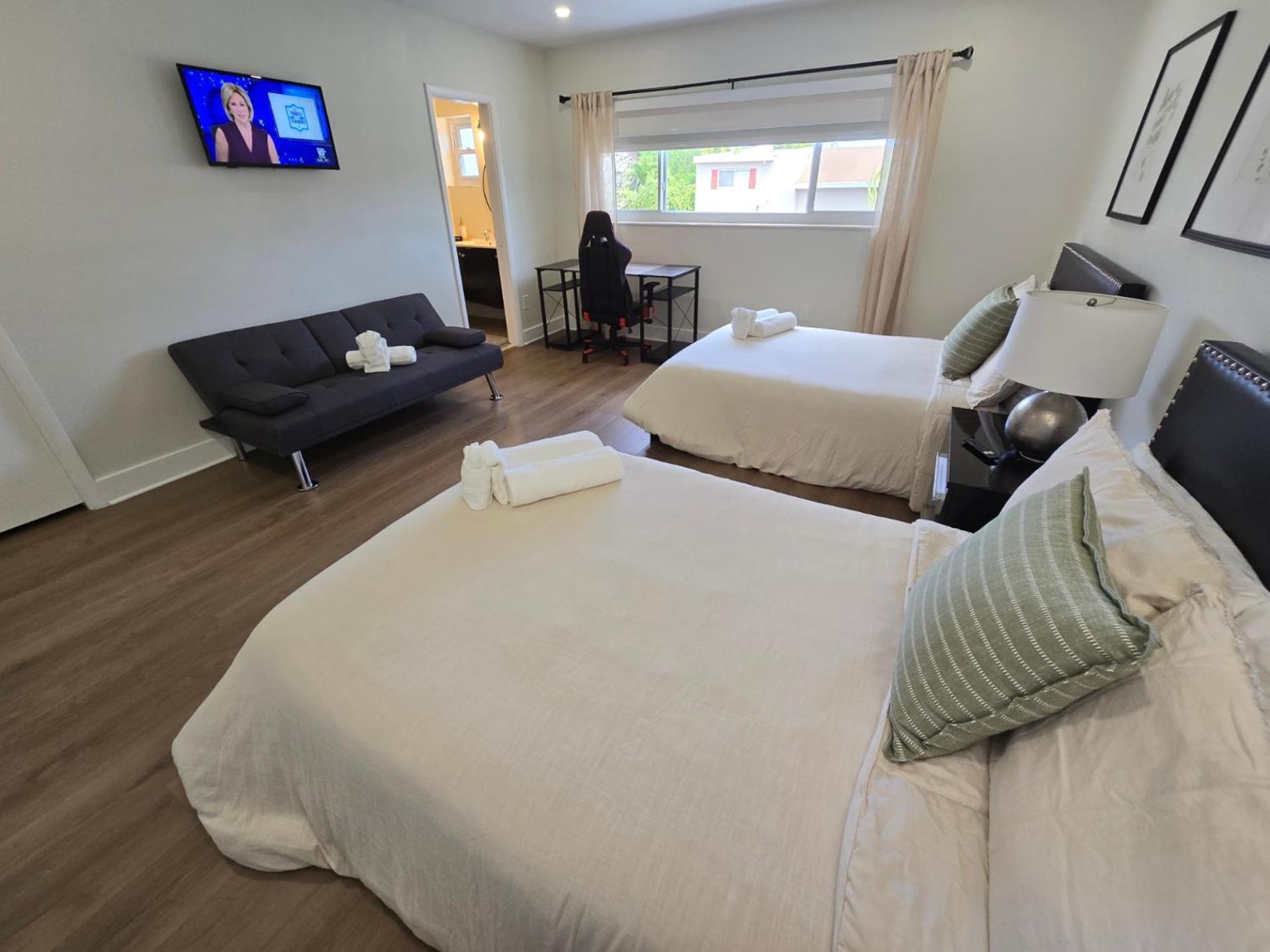 Luxurious & Spacious Townhouse In Prime Location Miami