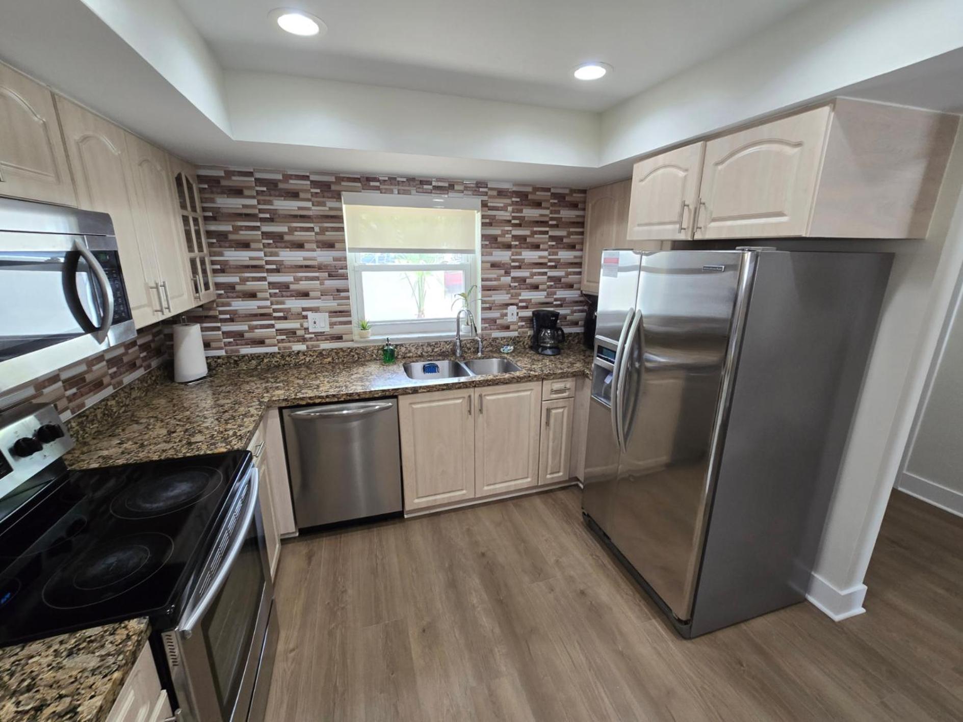 Luxurious & Spacious Townhouse In Prime Location
