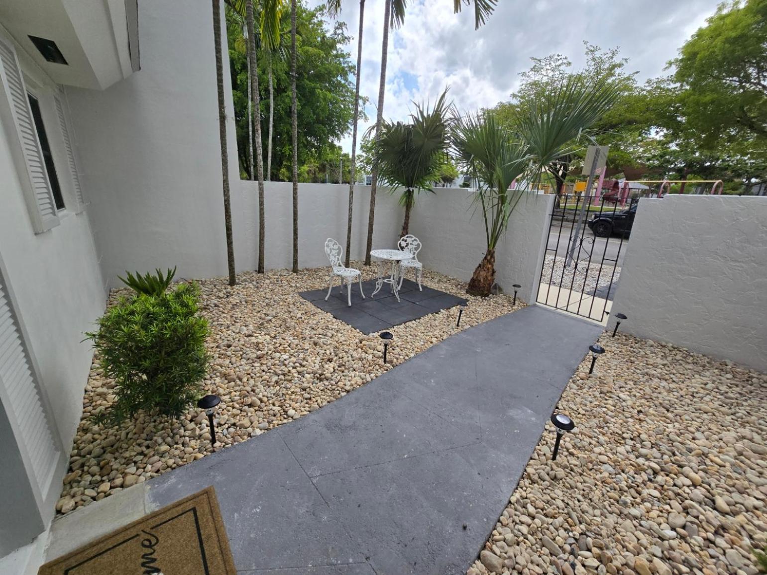 Apartment Luxurious & Spacious Townhouse In Prime Location *