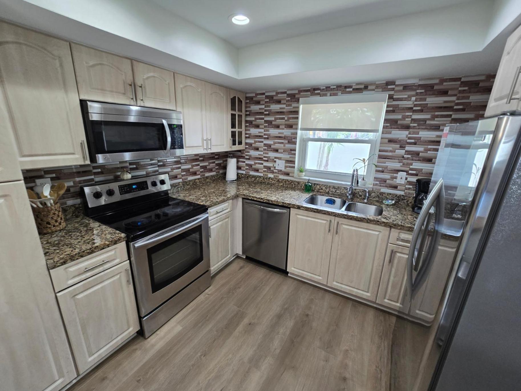 Apartment Luxurious & Spacious Townhouse In Prime Location