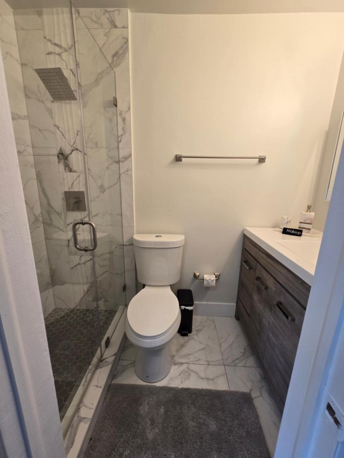 Apartment Luxurious & Spacious Townhouse In Prime Location *