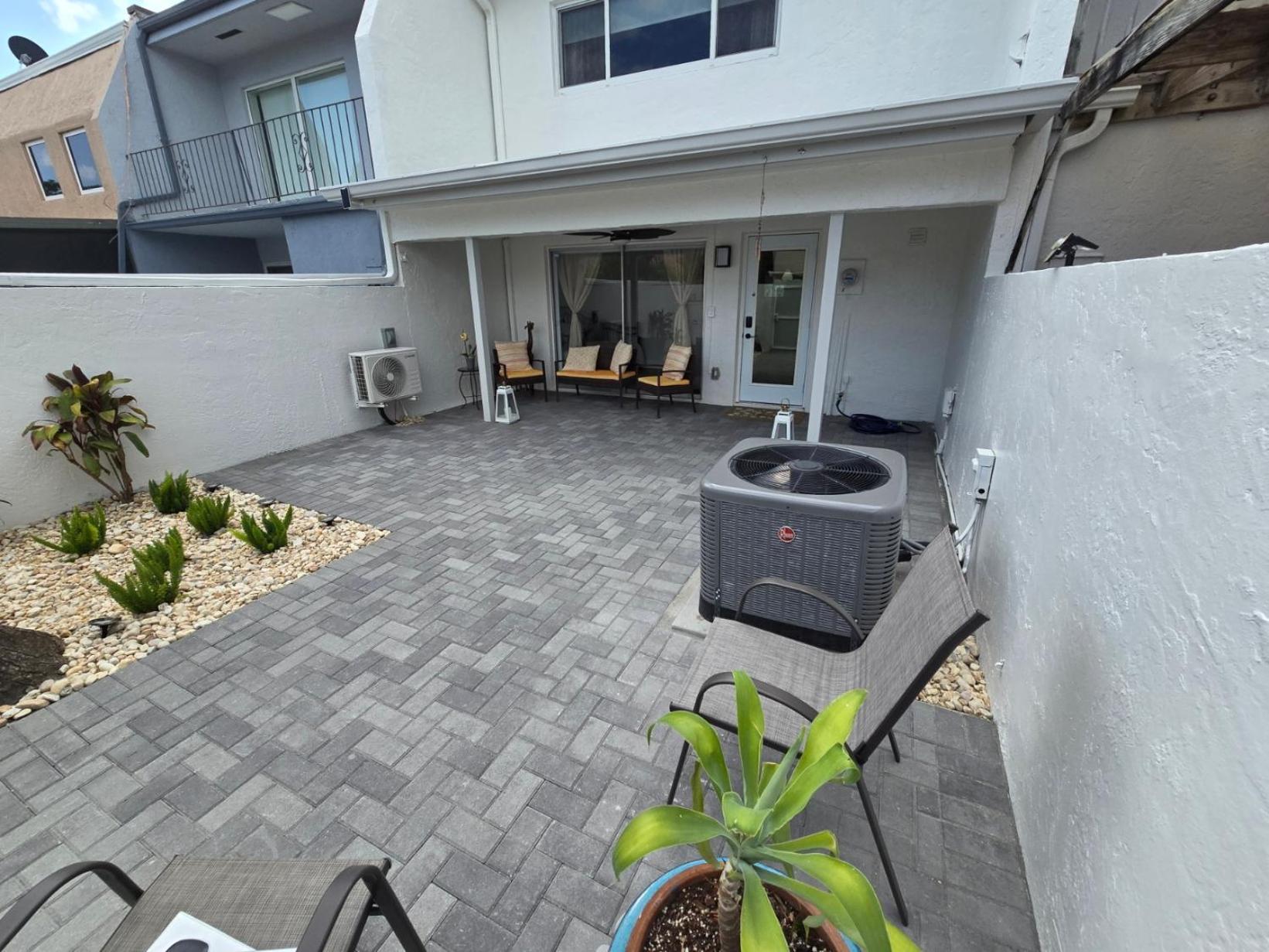 Apartment Luxurious & Spacious Townhouse In Prime Location *