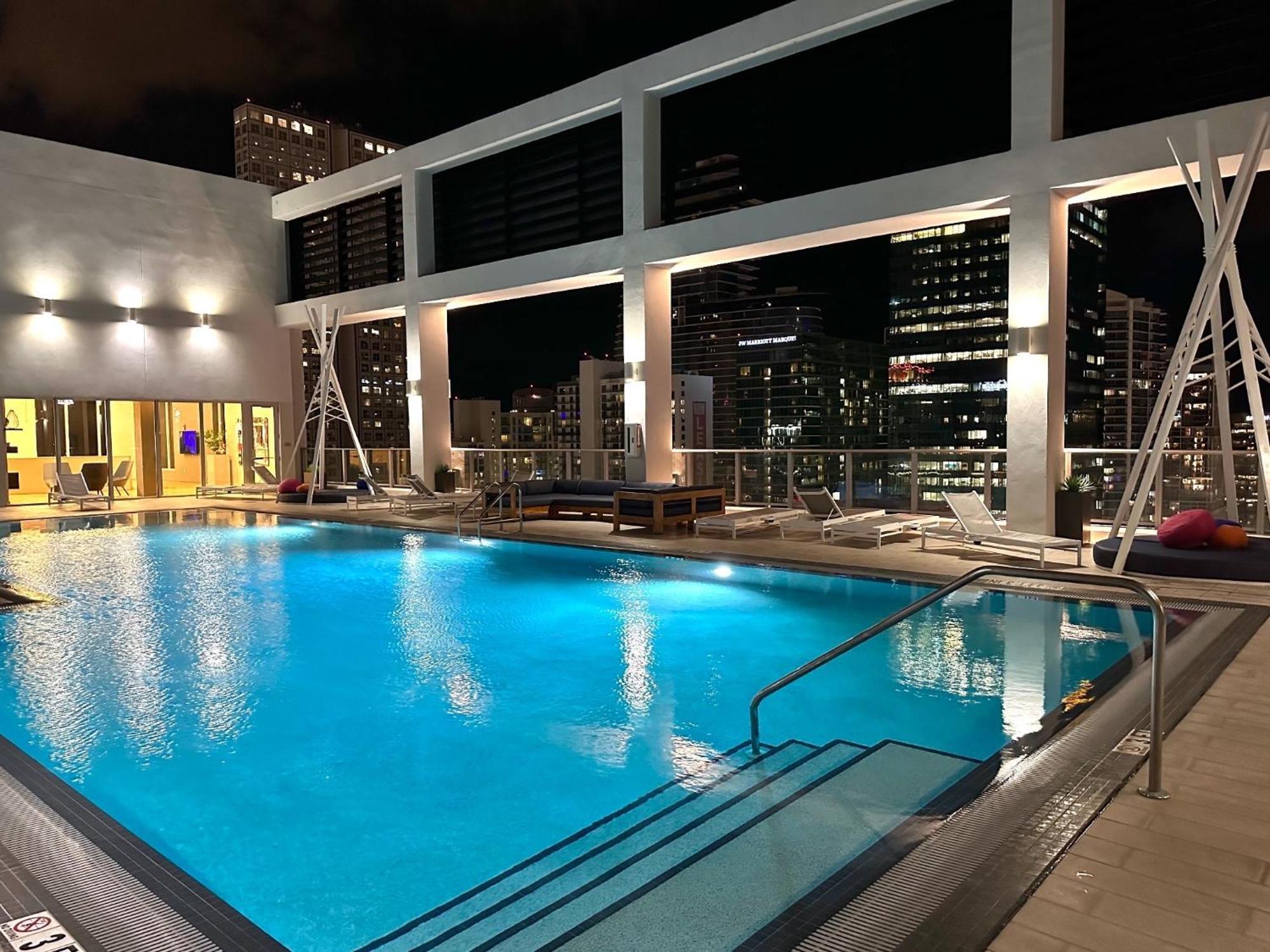 Luxe Loft 16th Floor, Rooftop Pool, Brickell Downtown