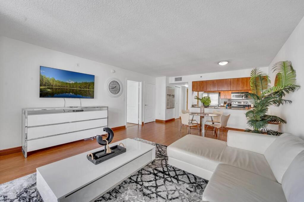 Sublime 1 Bed 1 Bth • Brickell Bay & View
