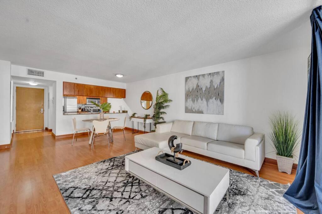 Sublime 1 Bed 1 Bth • Brickell Bay & View