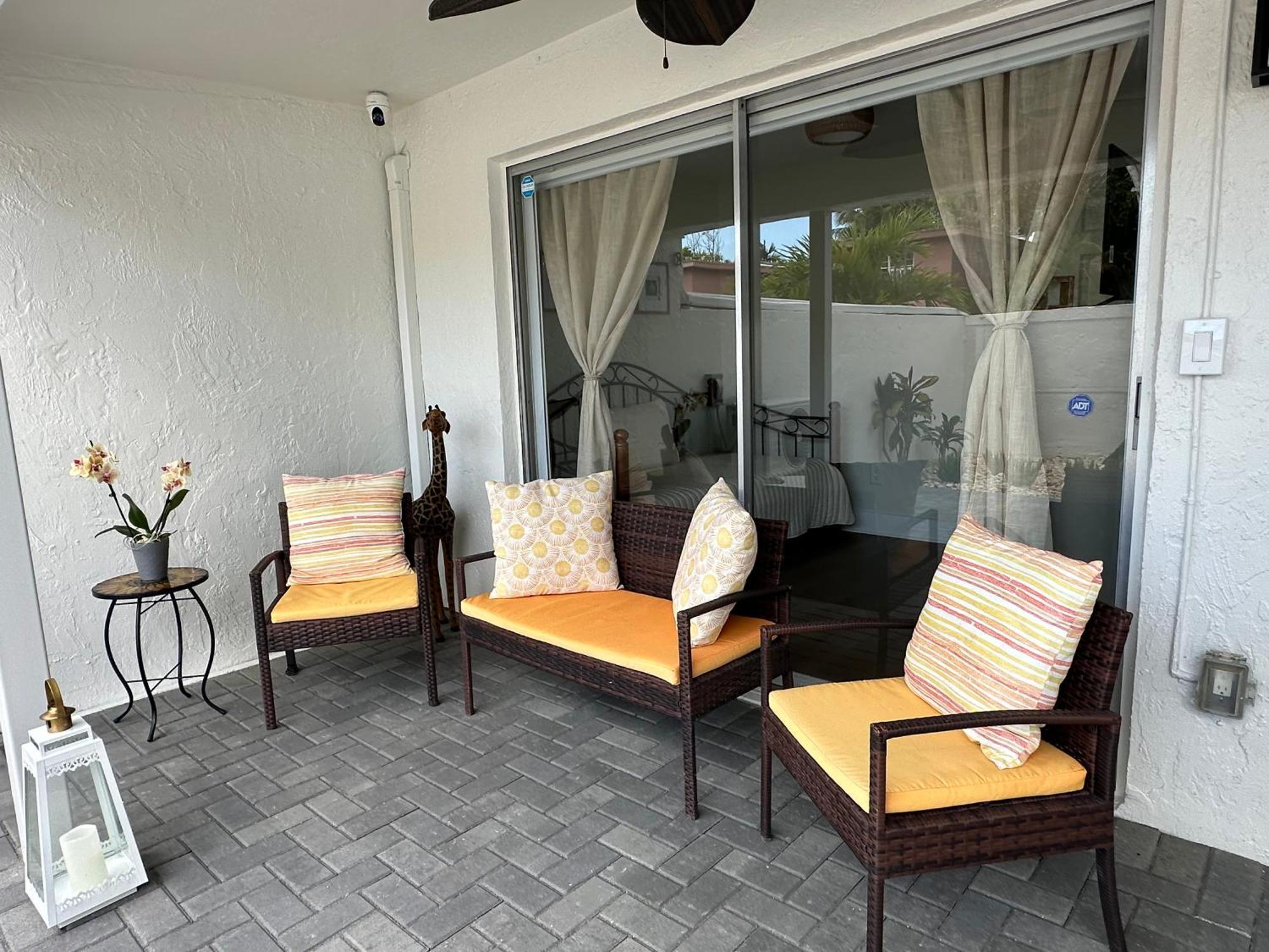 Luxurious & Spacious Townhouse In Prime Location *
