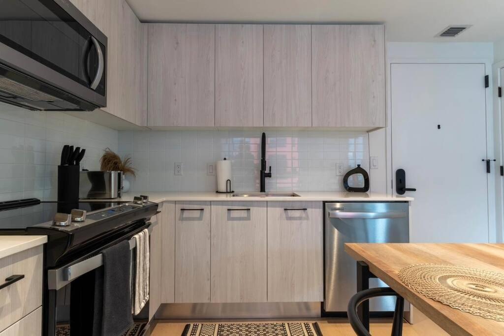 Modern & Luxury In Wynwood Apartment