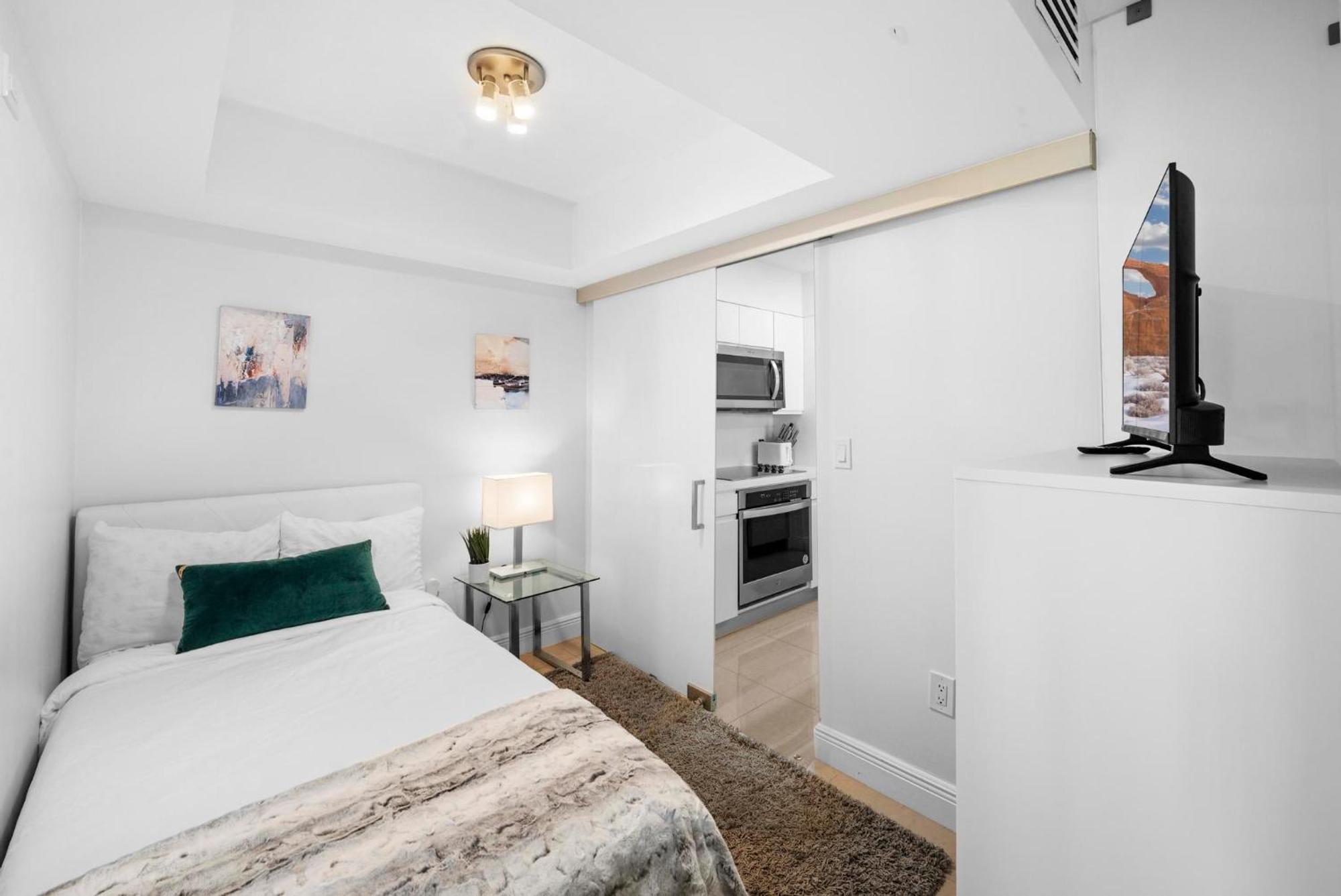 Bnb Hyperion - Luxe 3b W City & Ocean Views Holiday home Miami