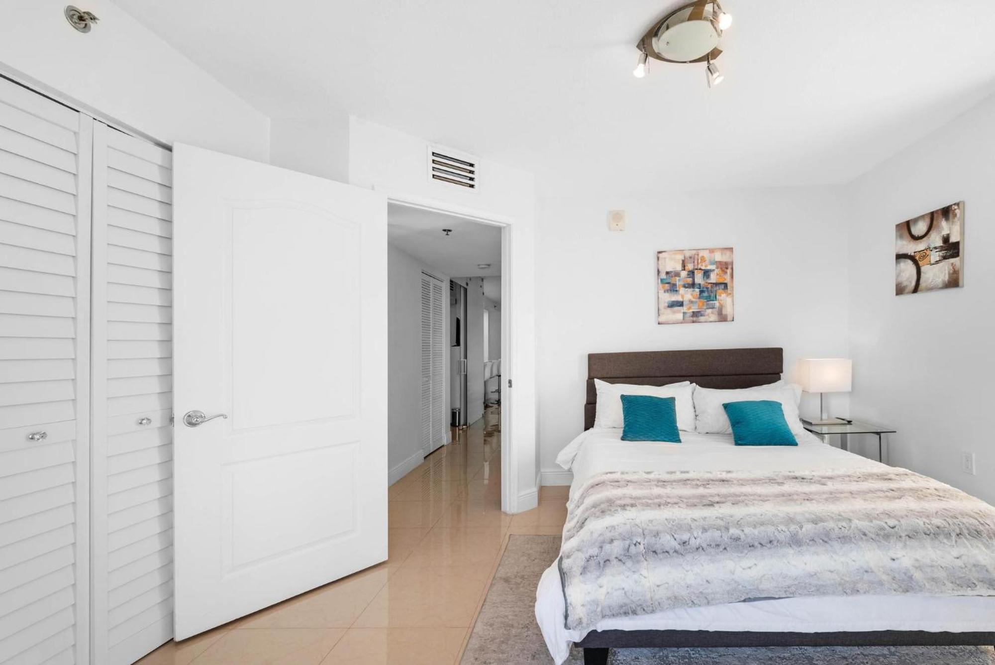 Bnb Hyperion - Luxe 3b W City & Ocean Views Holiday home Miami