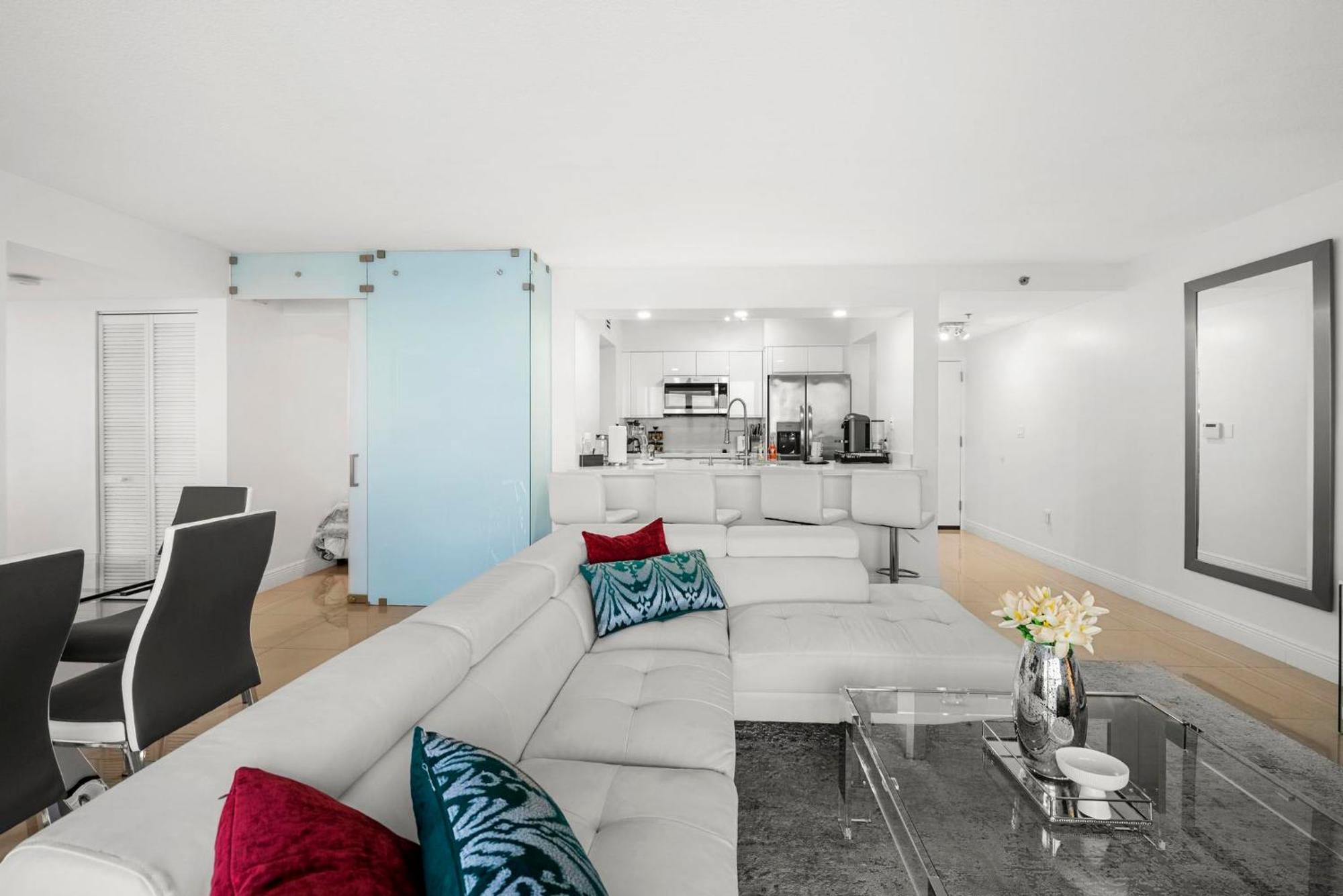 Bnb Hyperion - Luxe 3b W City & Ocean Views Holiday home