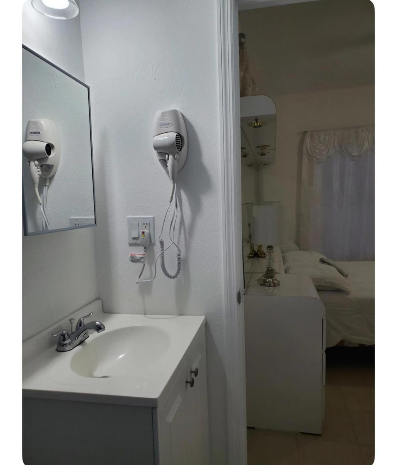 B1 Value On Private Bedroom With Private Bathroom In Little Havana, Homestay *