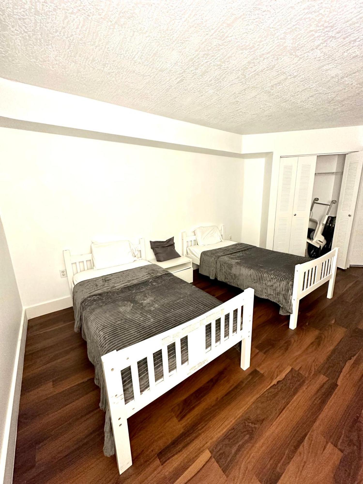 Private Bedroom 1 Block From Downtown Homestay Miami