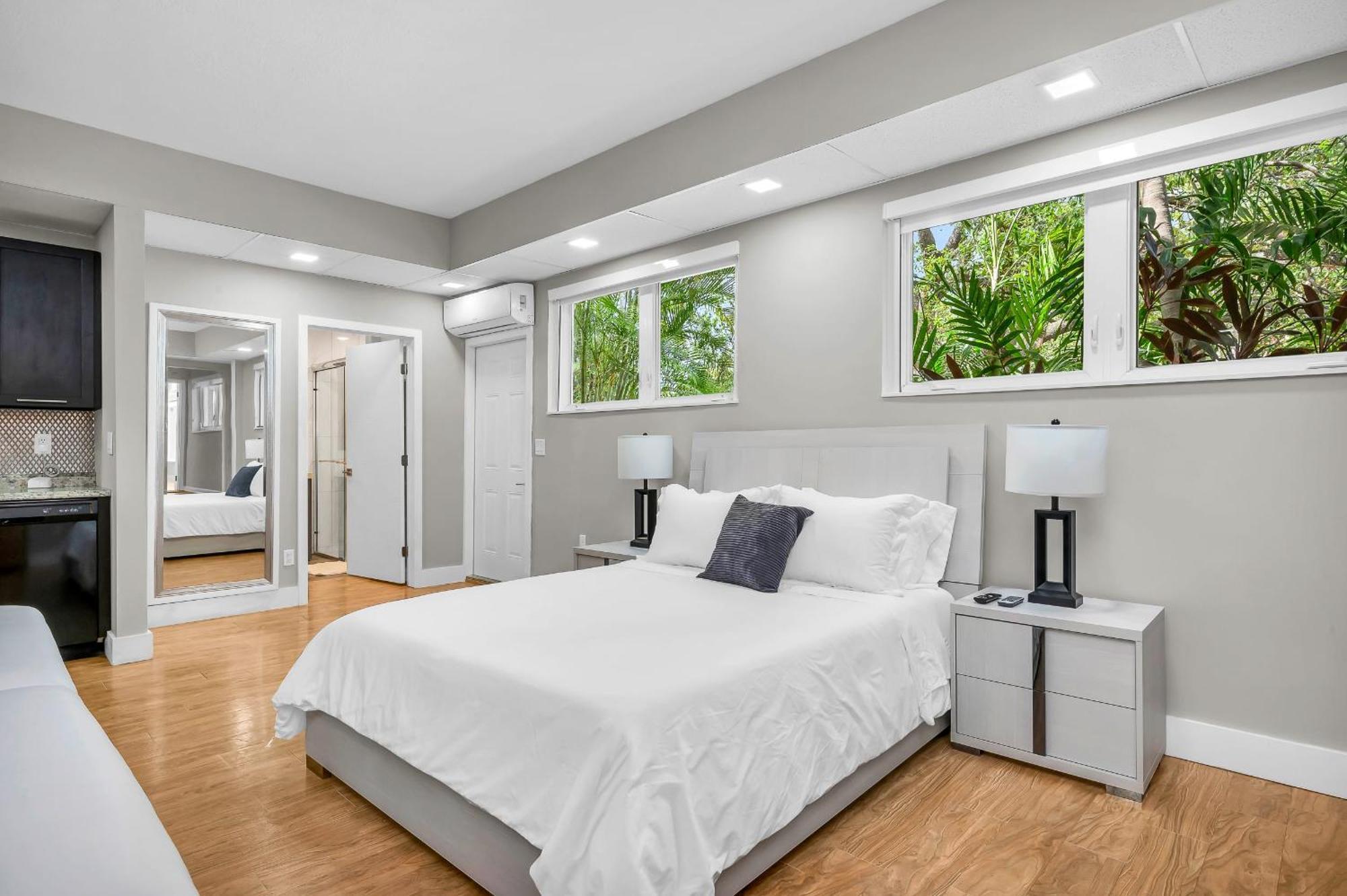 Tropical Waterfront Family Oasis - Amazing Location * Miami