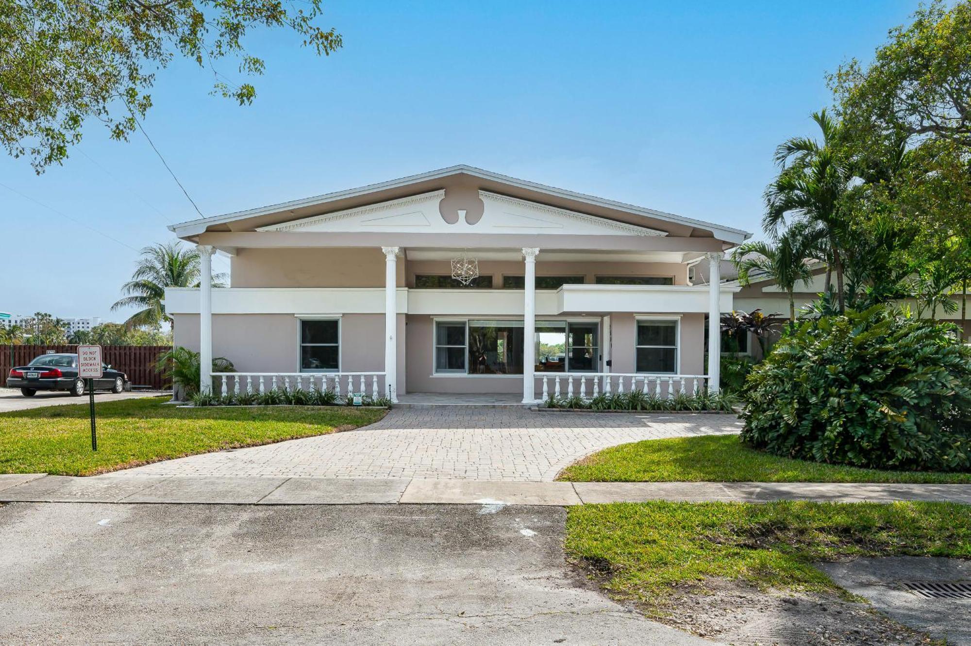 Tropical Waterfront Family Oasis - Amazing Location * Miami