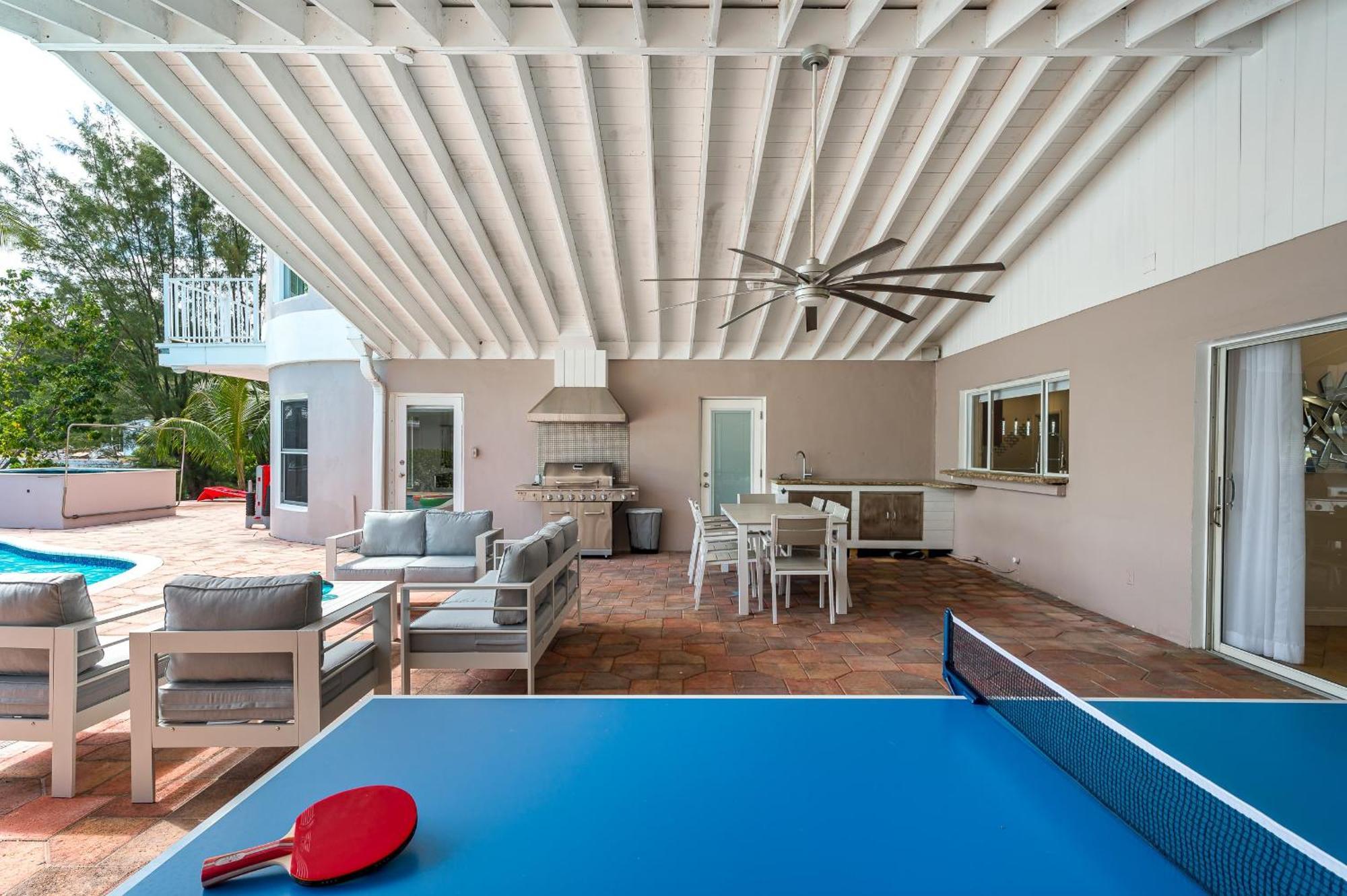 Tropical Waterfront Family Oasis - Amazing Location Holiday home Miami