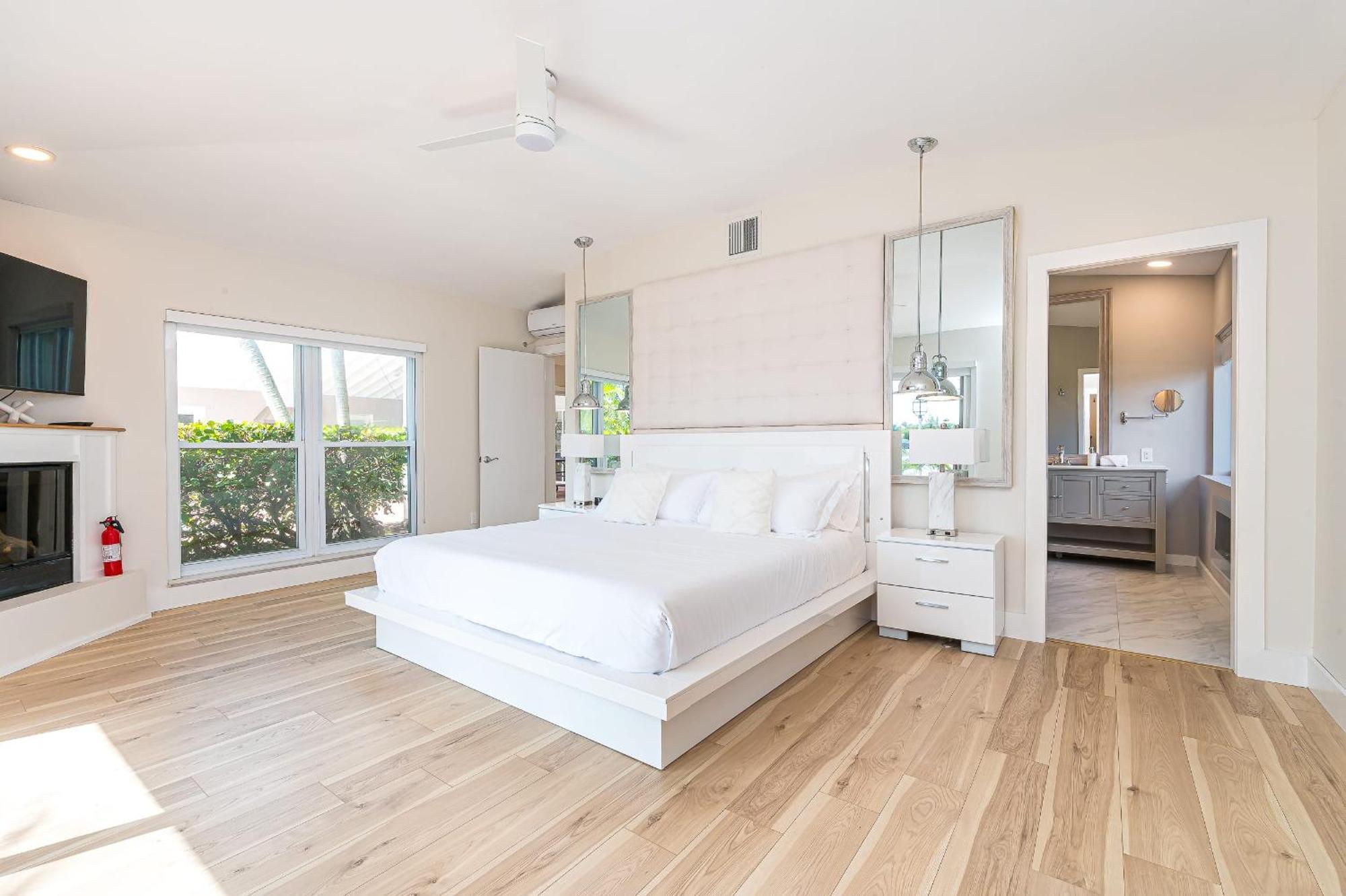 Tropical Waterfront Family Oasis - Amazing Location * Miami