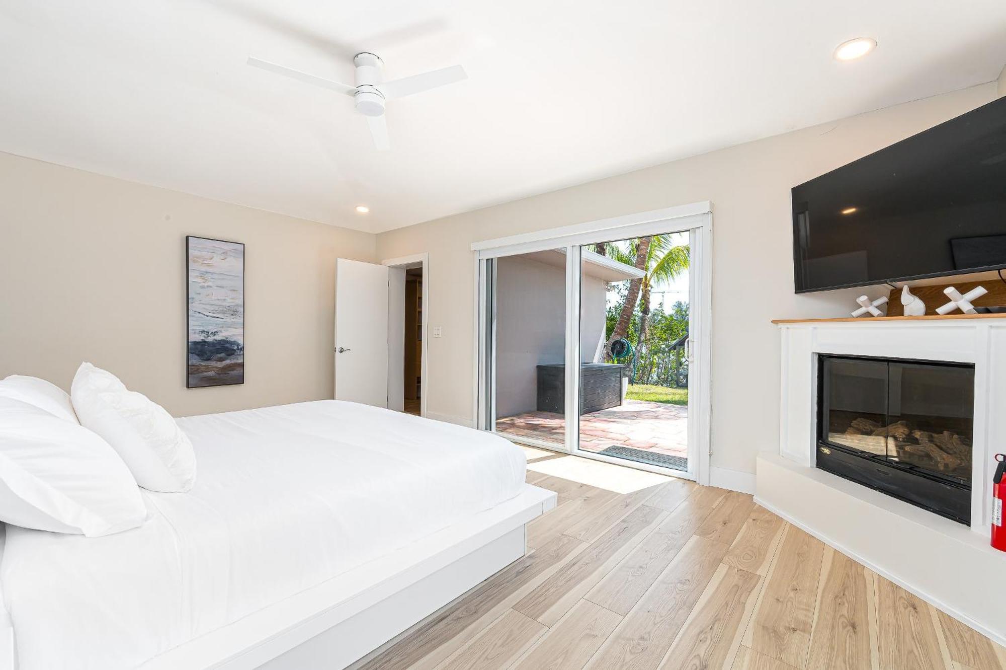 Holiday home Tropical Waterfront Family Oasis - Amazing Location *