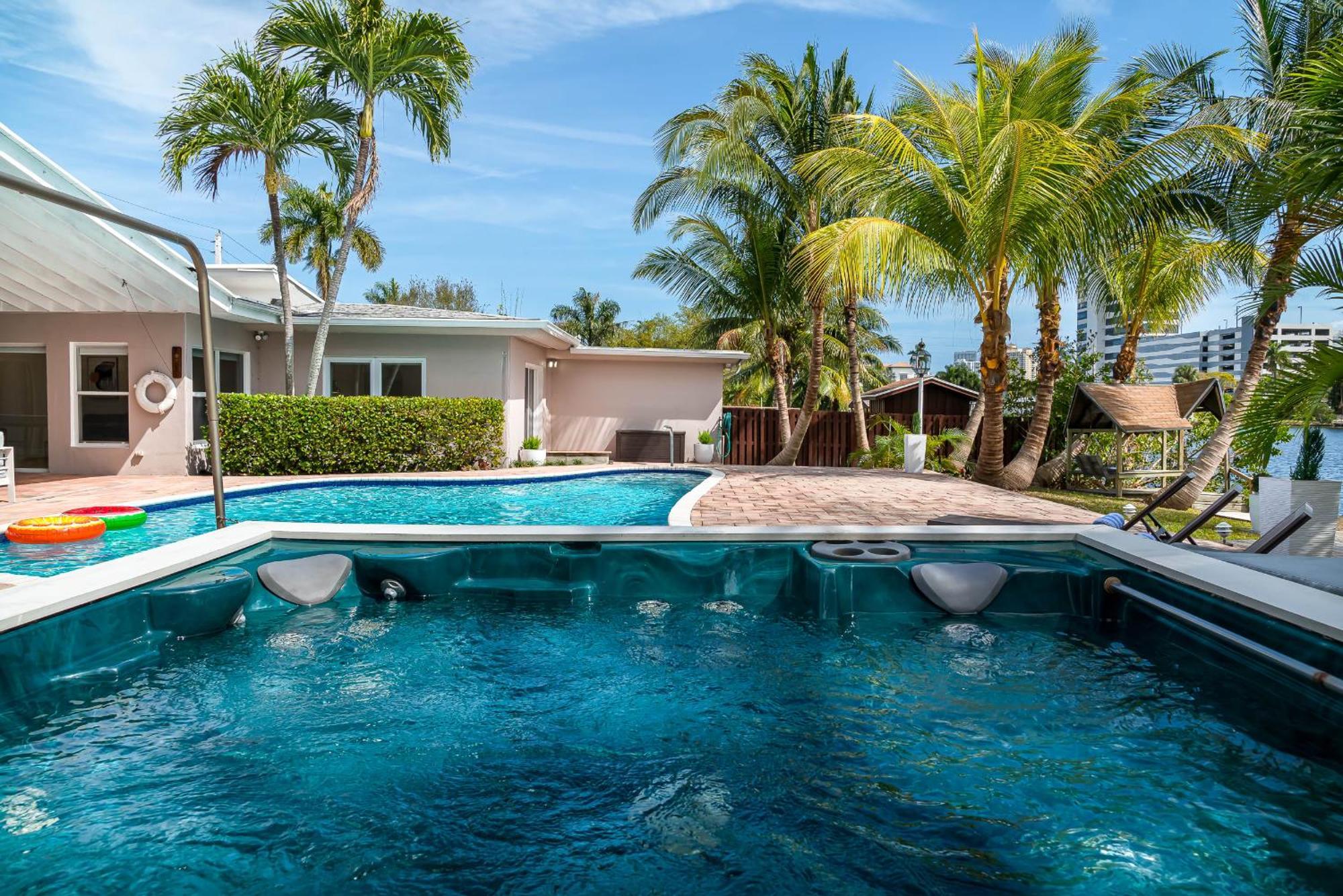 Tropical Waterfront Family Oasis - Amazing Location Miami