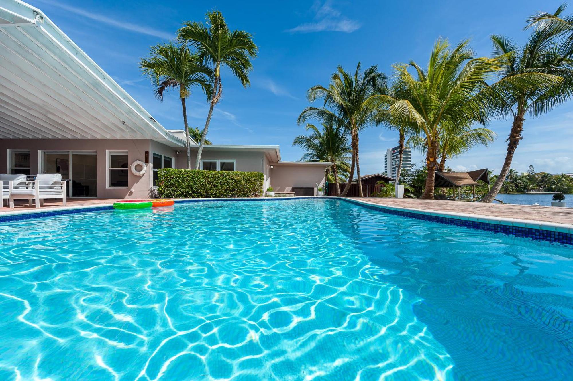Holiday home Tropical Waterfront Family Oasis - Amazing Location