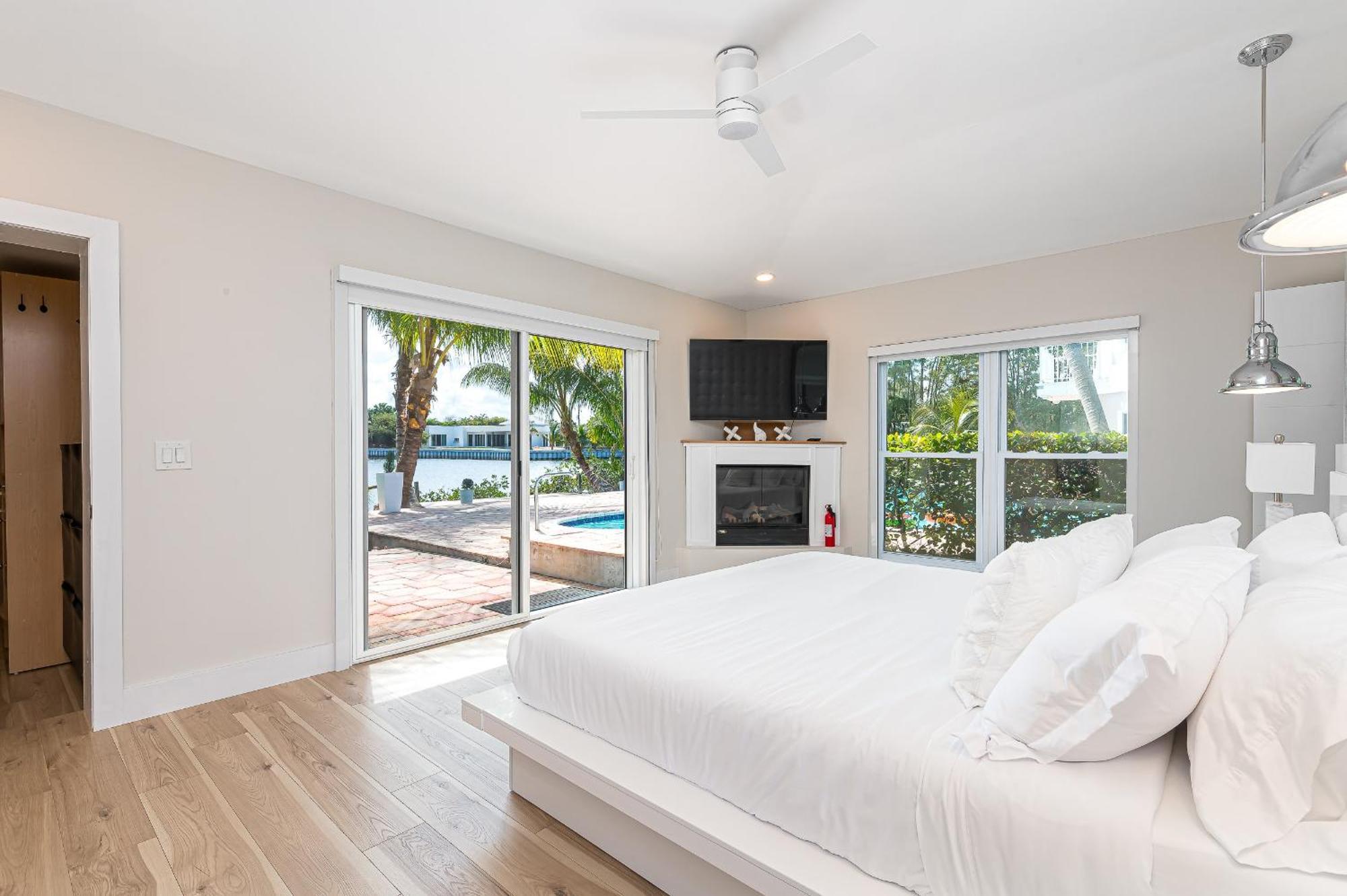 Tropical Waterfront Family Oasis - Amazing Location Holiday home Miami