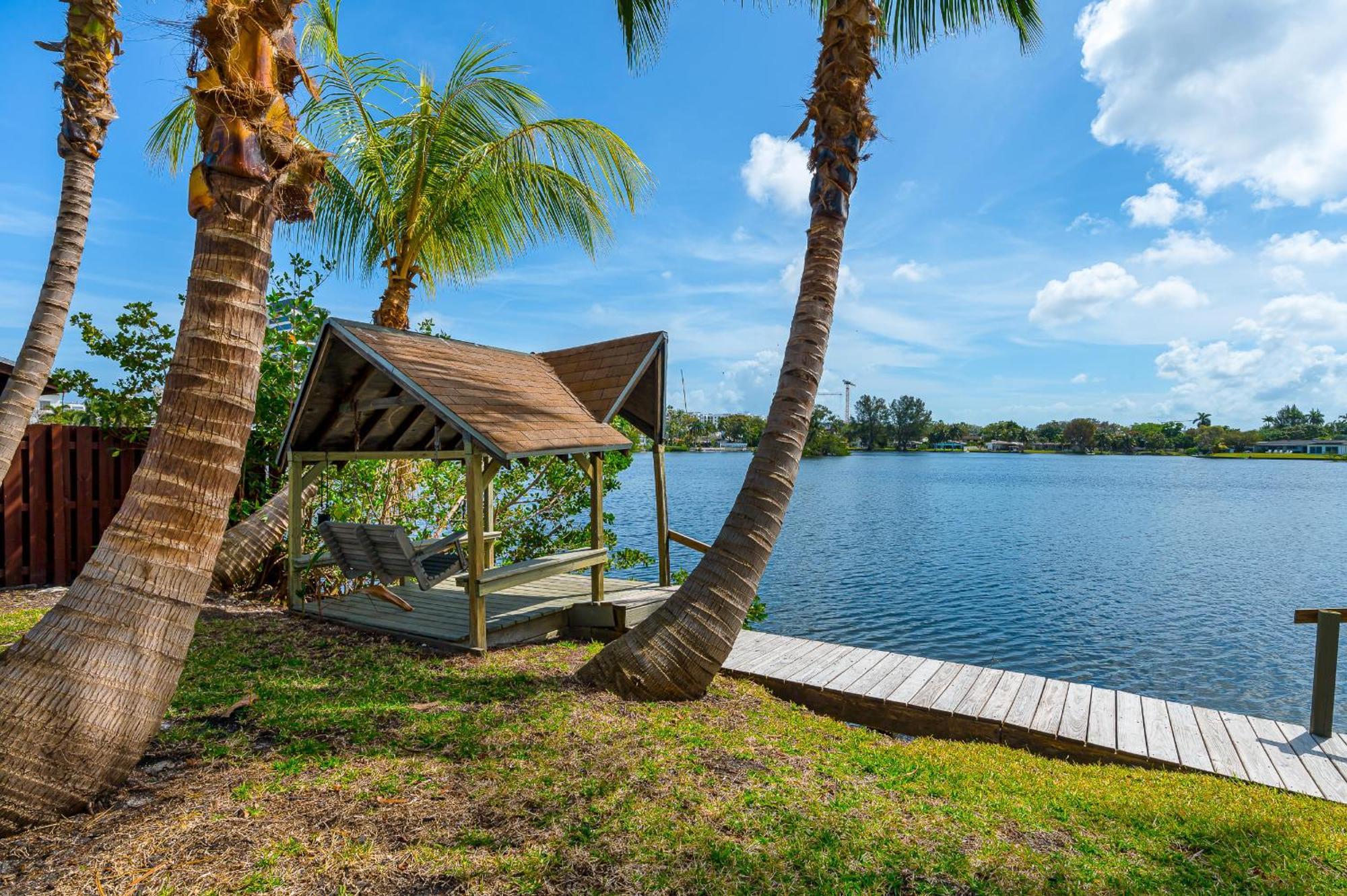 Holiday home Tropical Waterfront Family Oasis - Amazing Location