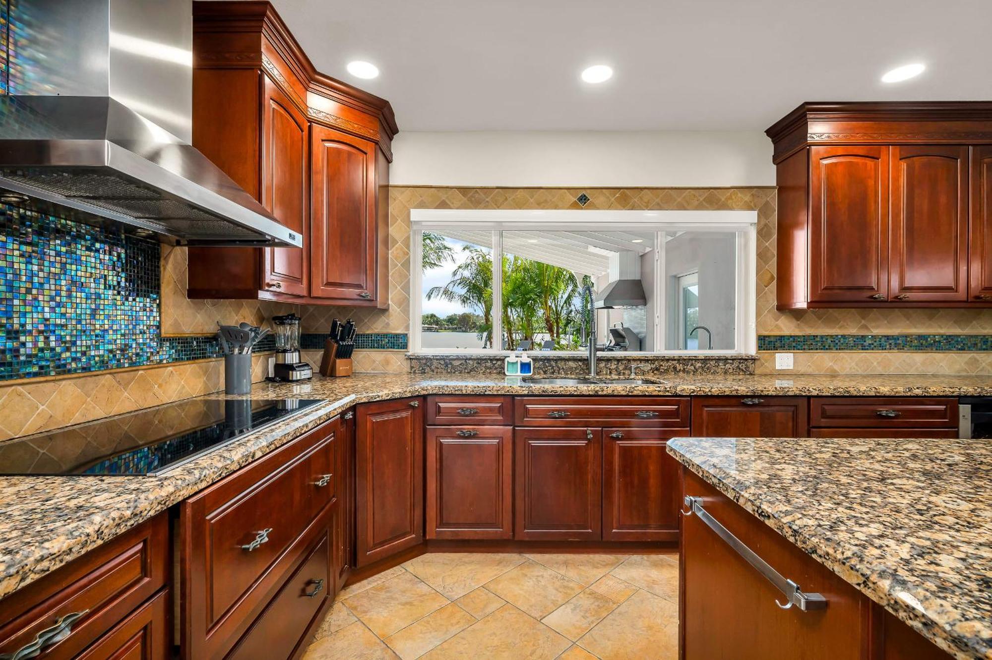 Holiday home Tropical Waterfront Family Oasis - Amazing Location *